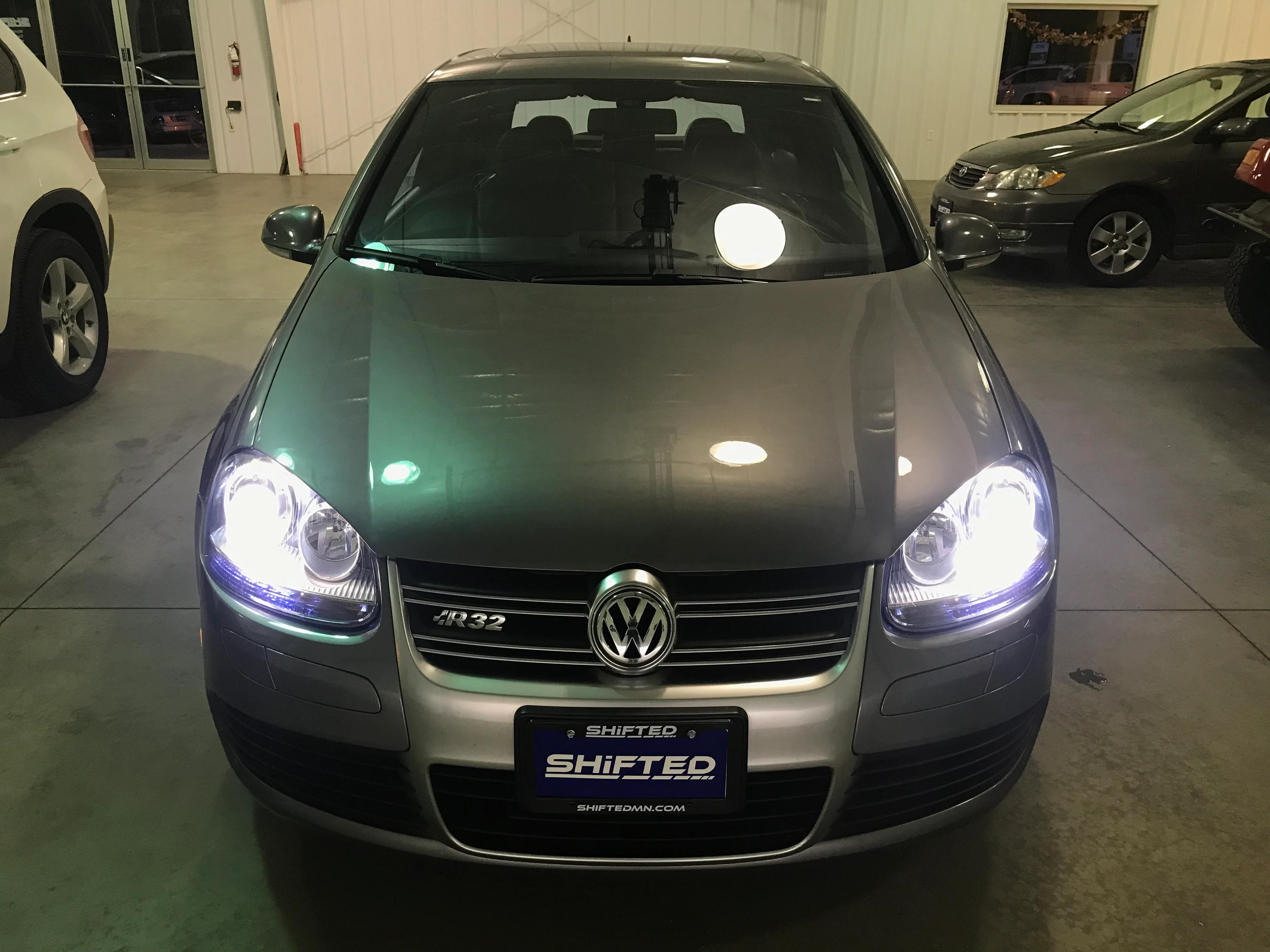 2008 Volkswagen R32 - Image 13