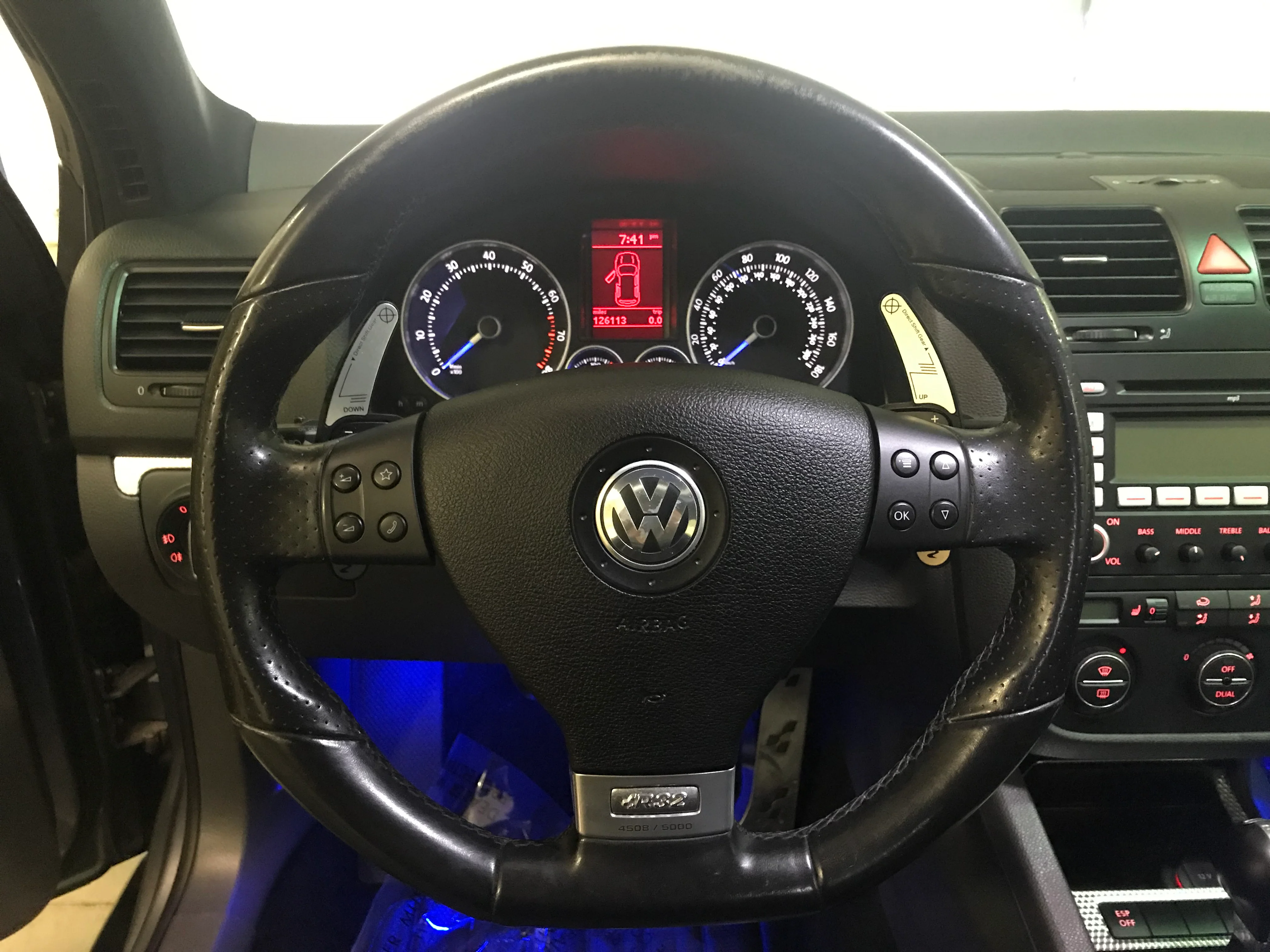 2008 Volkswagen R32 - Image 20