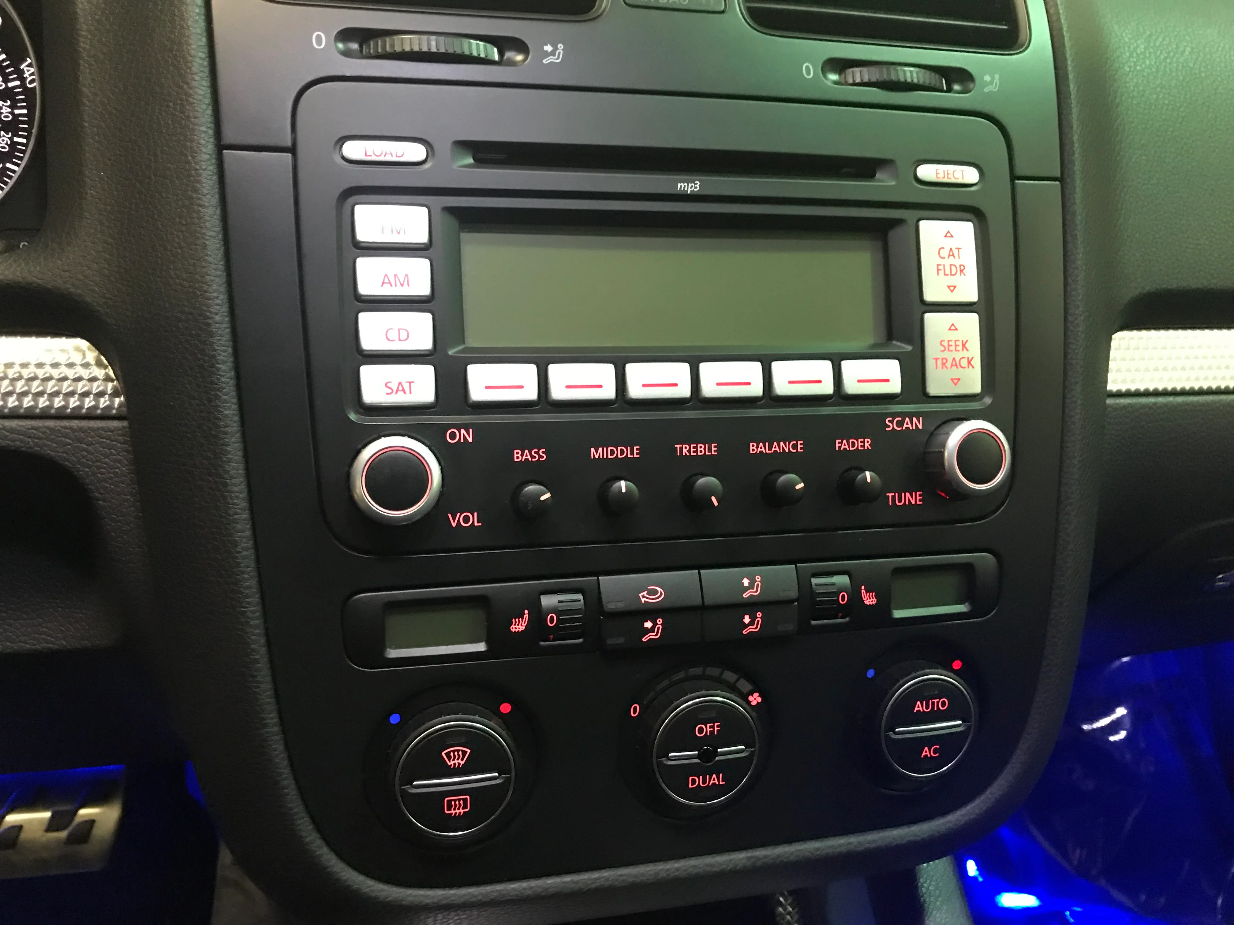2008 Volkswagen R32 - Image 21
