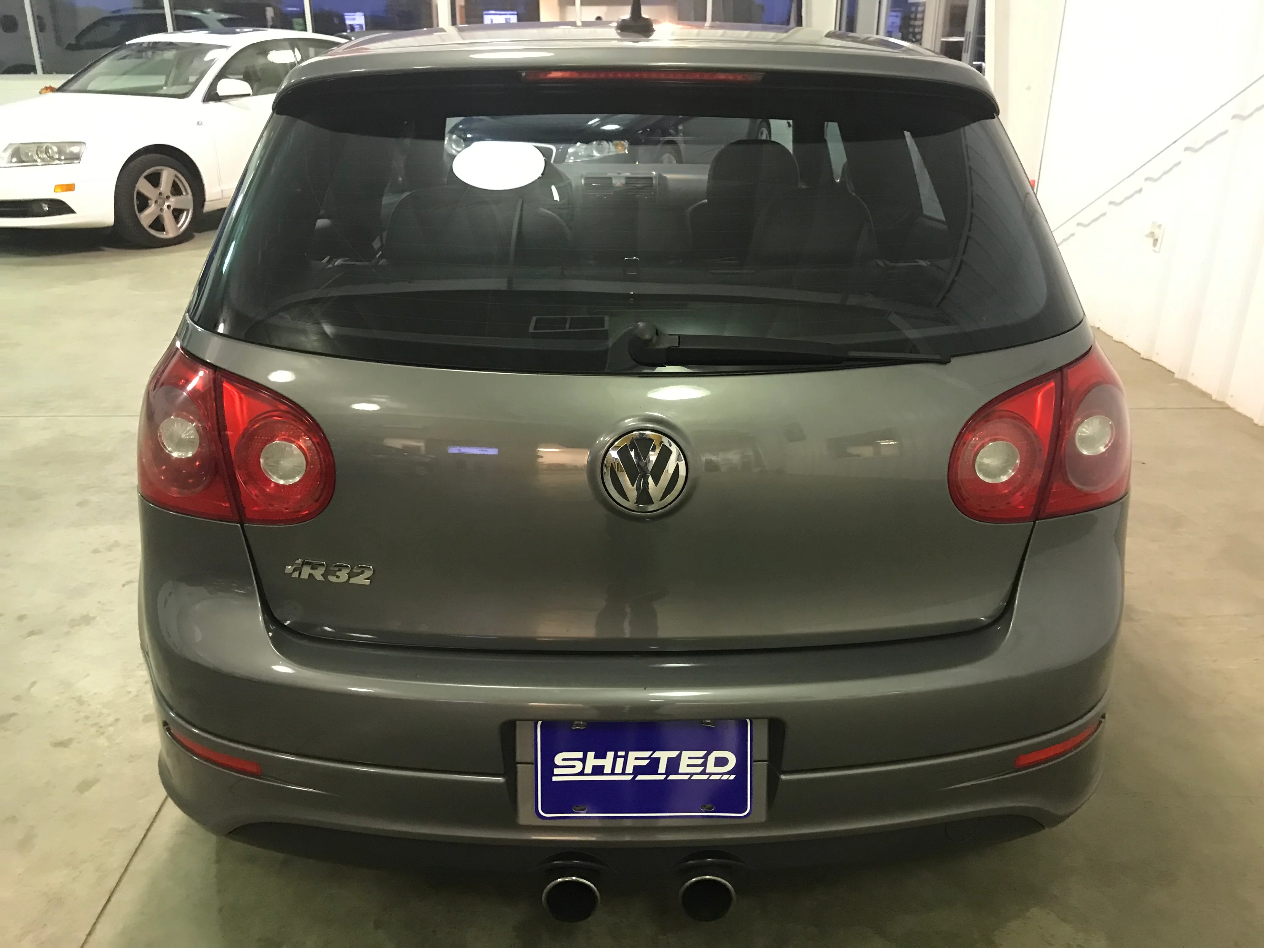2008 Volkswagen R32 - Image 4