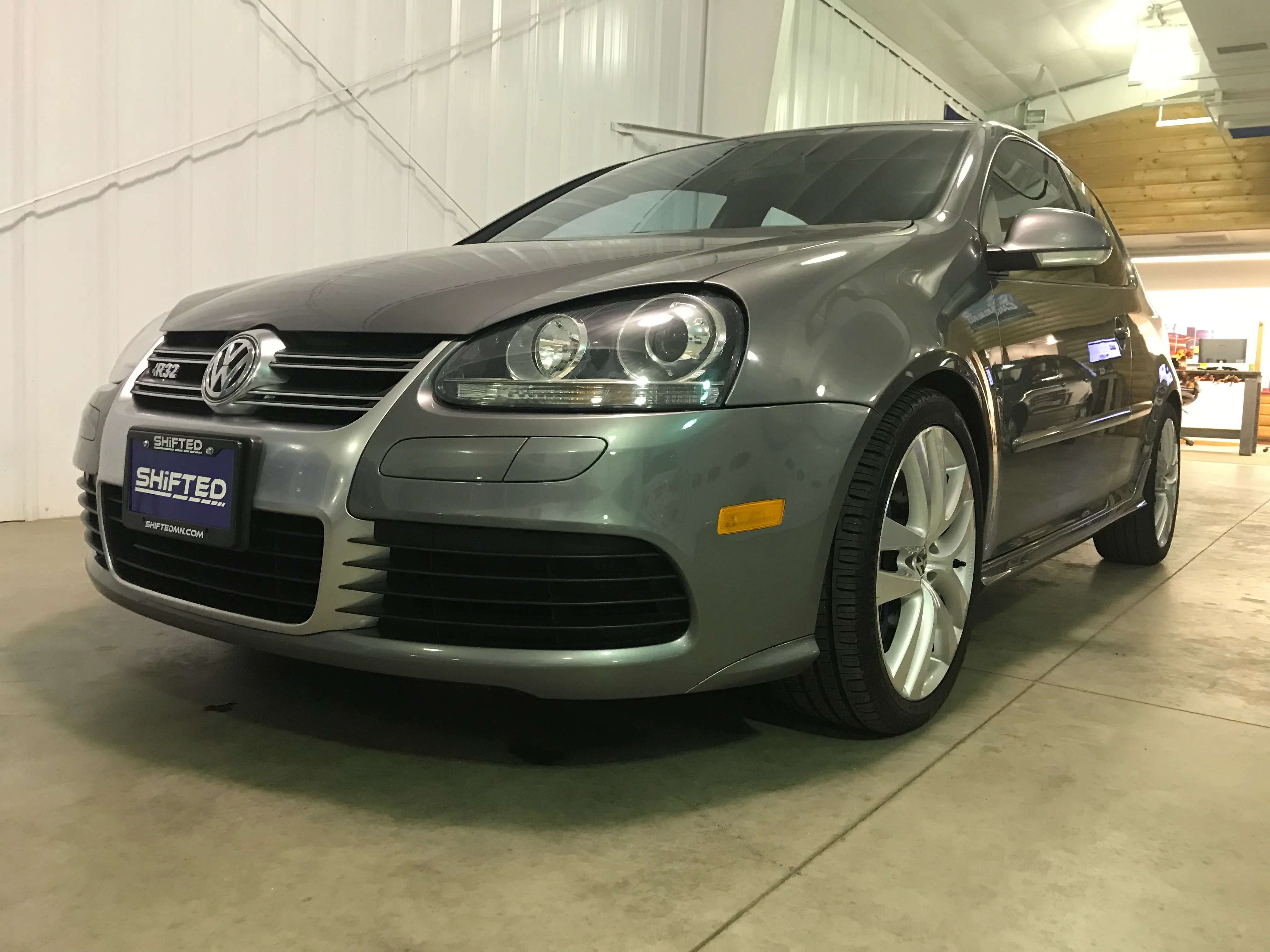 2008 Volkswagen R32 - Image 8