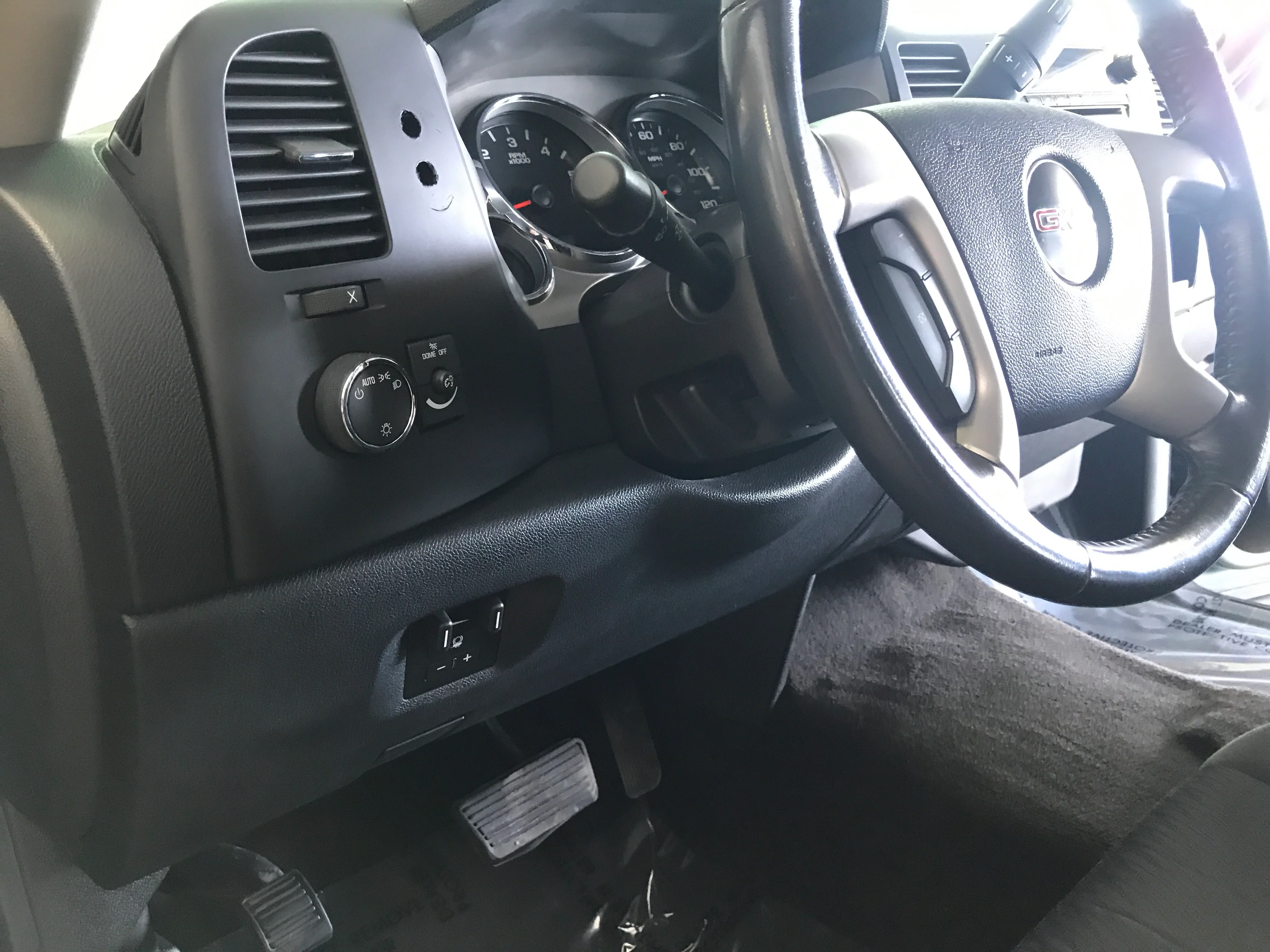 2009 GMC Sierra 1500 Quad Cab Z71 - Image 14
