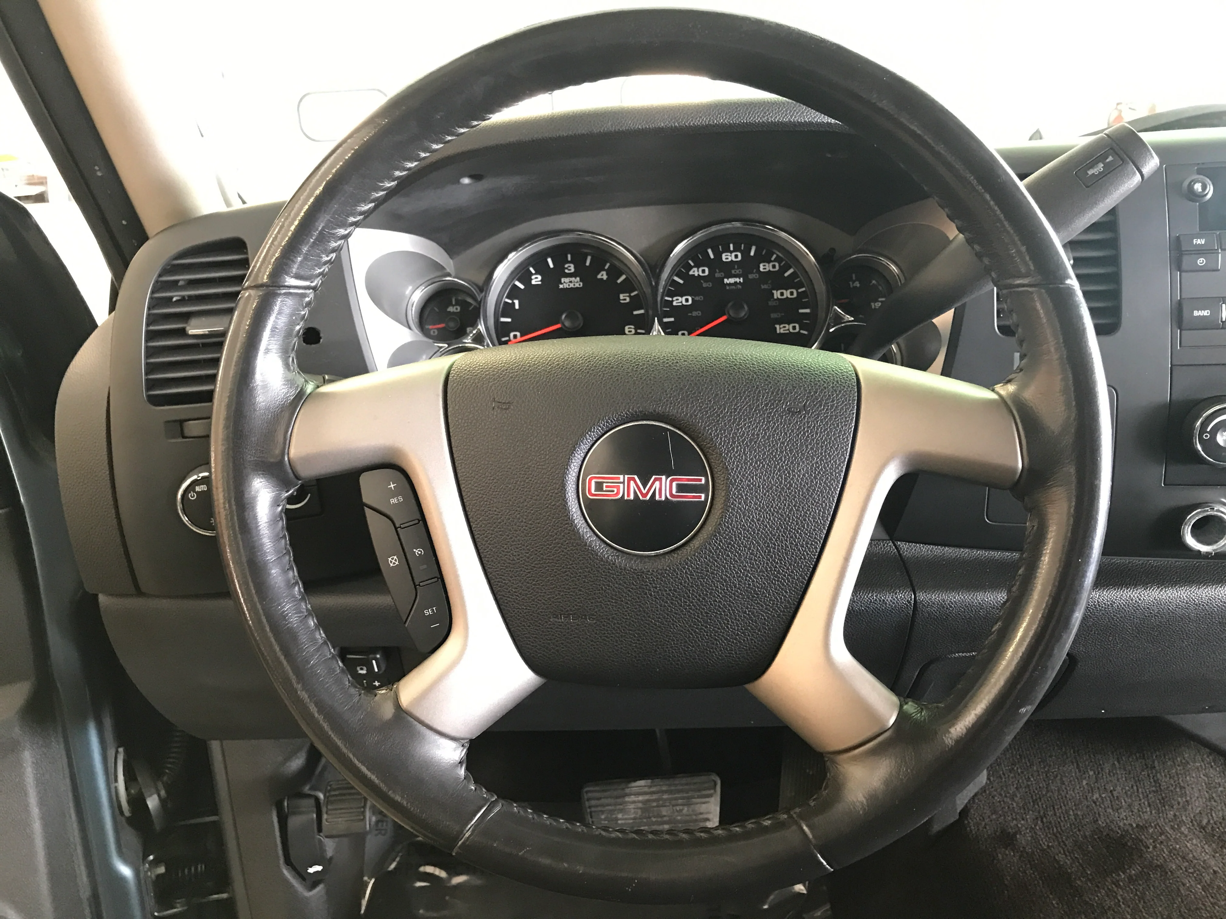 2009 GMC Sierra 1500 Quad Cab Z71 - Image 15