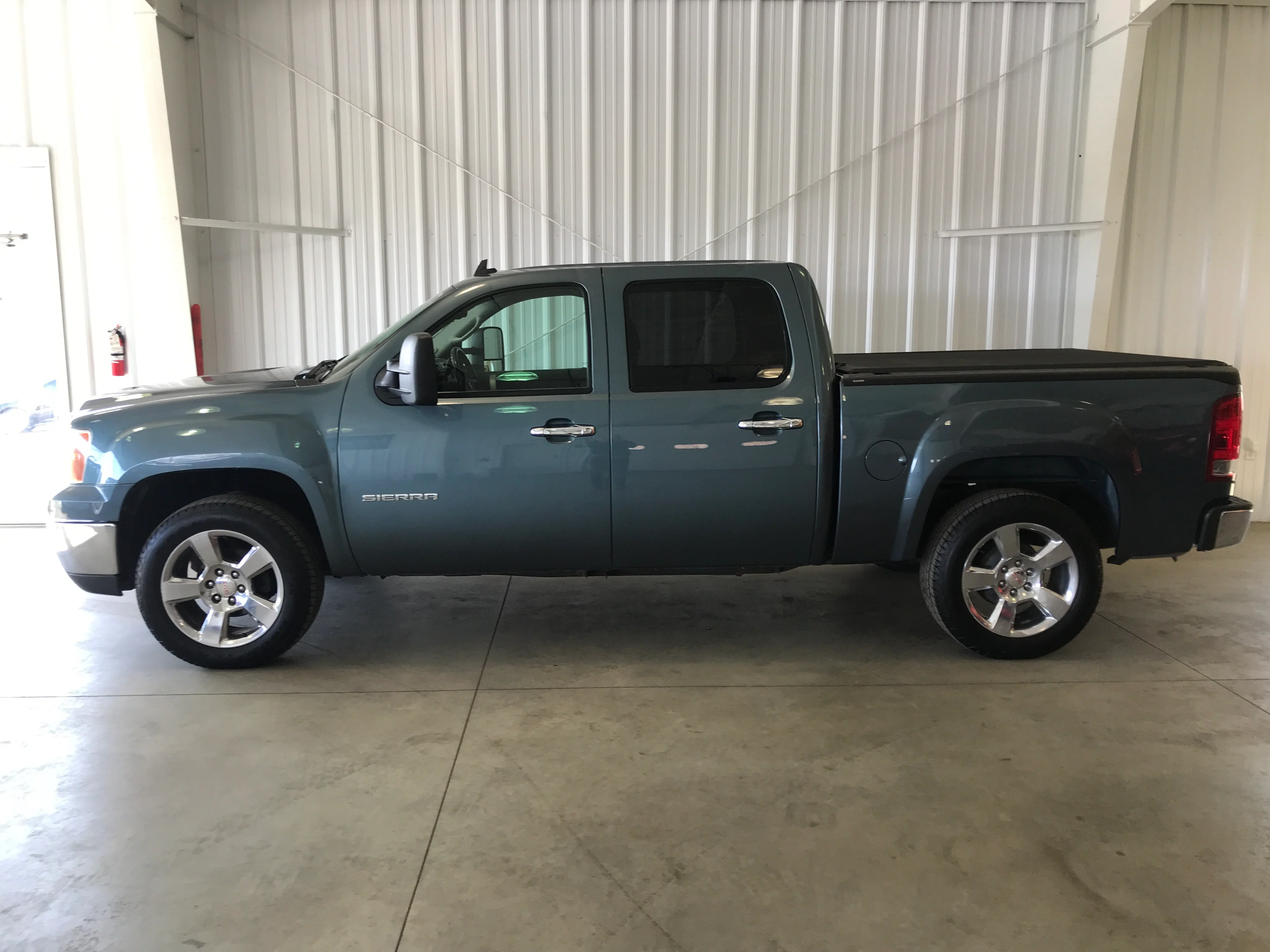 2009 GMC Sierra 1500 Quad Cab Z71 - Image 2