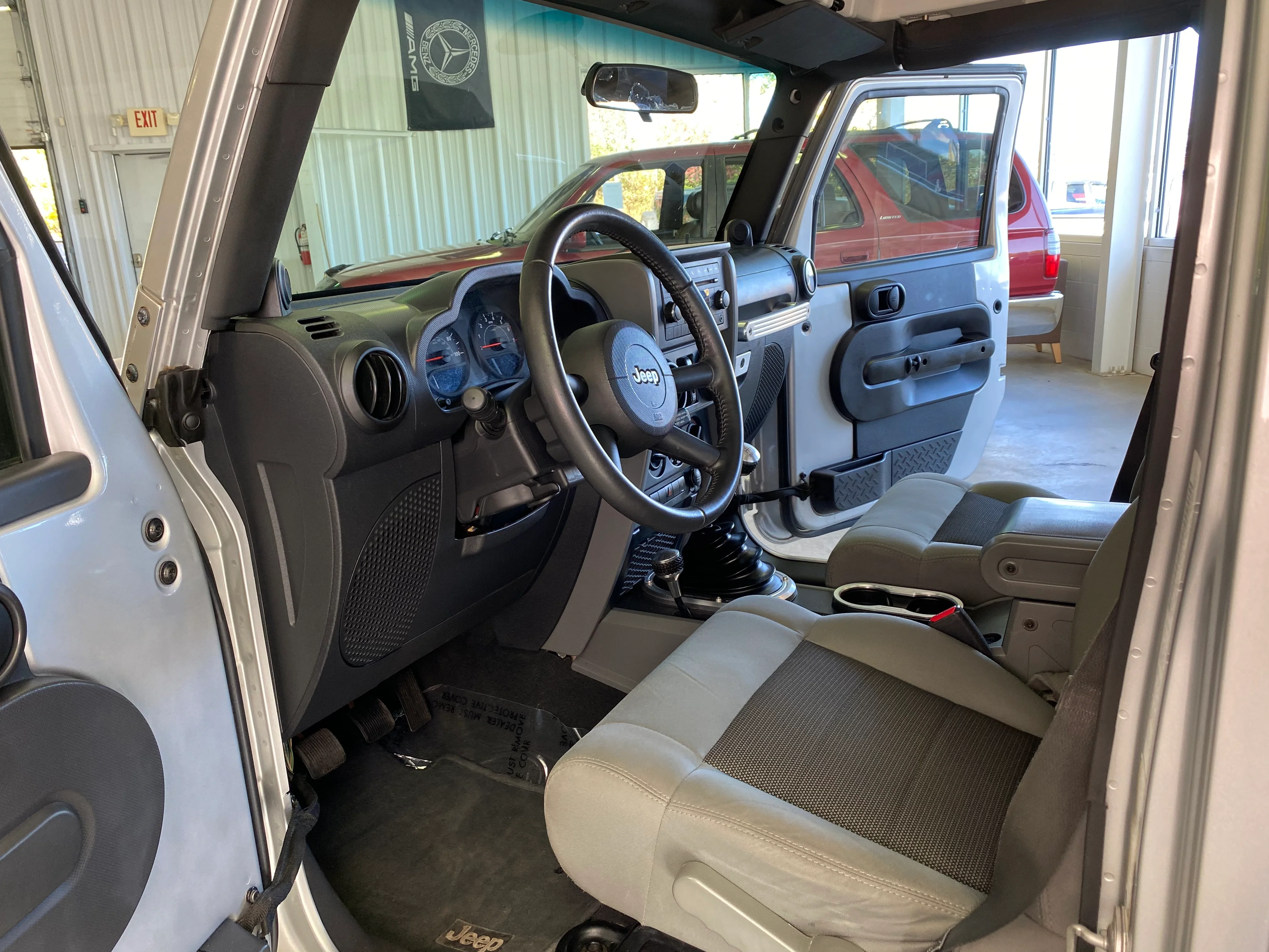 2009 Jeep Wrangler Unlimited 4WD Manual - Image 11