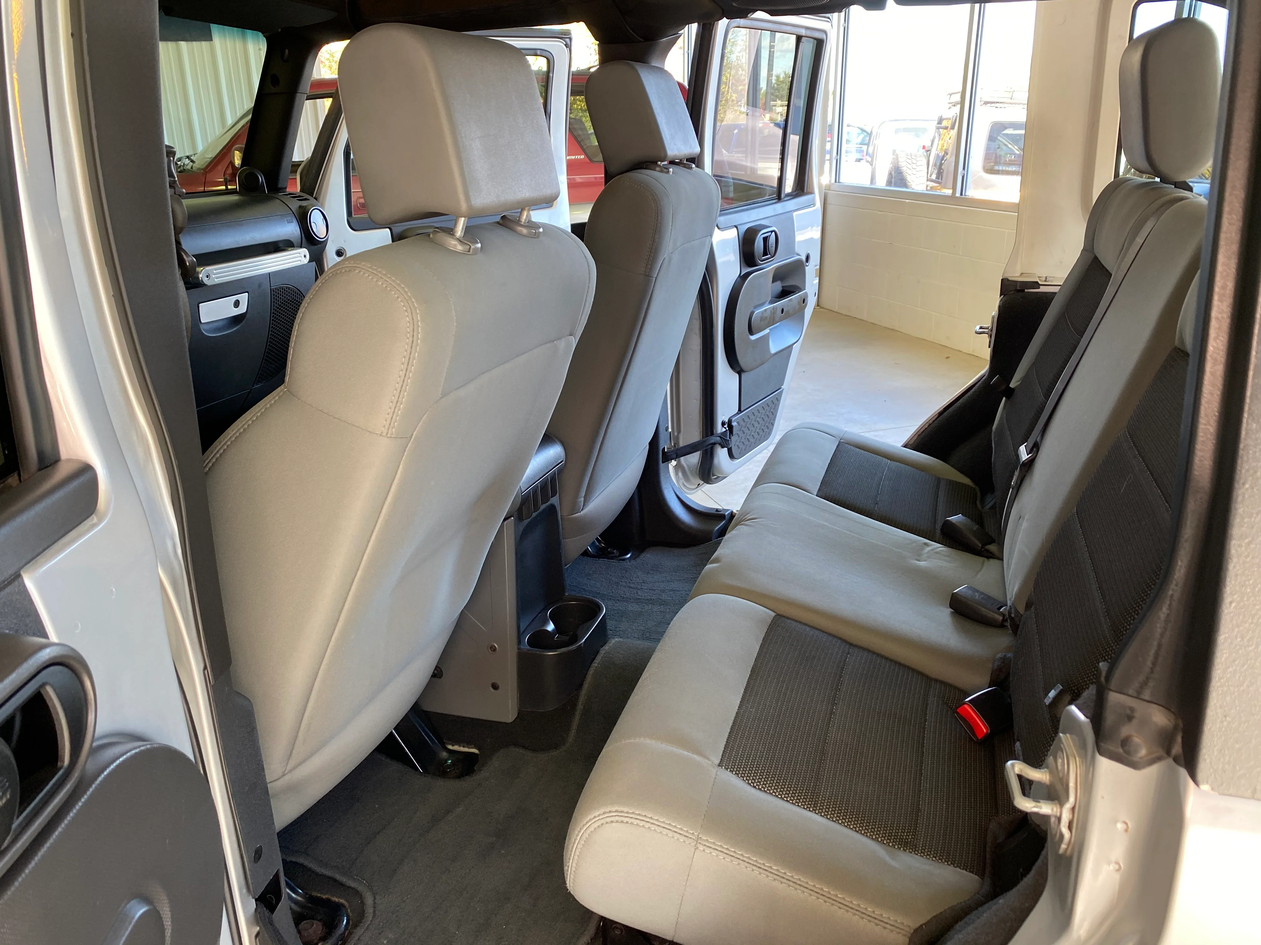 2009 Jeep Wrangler Unlimited 4WD Manual - Image 14