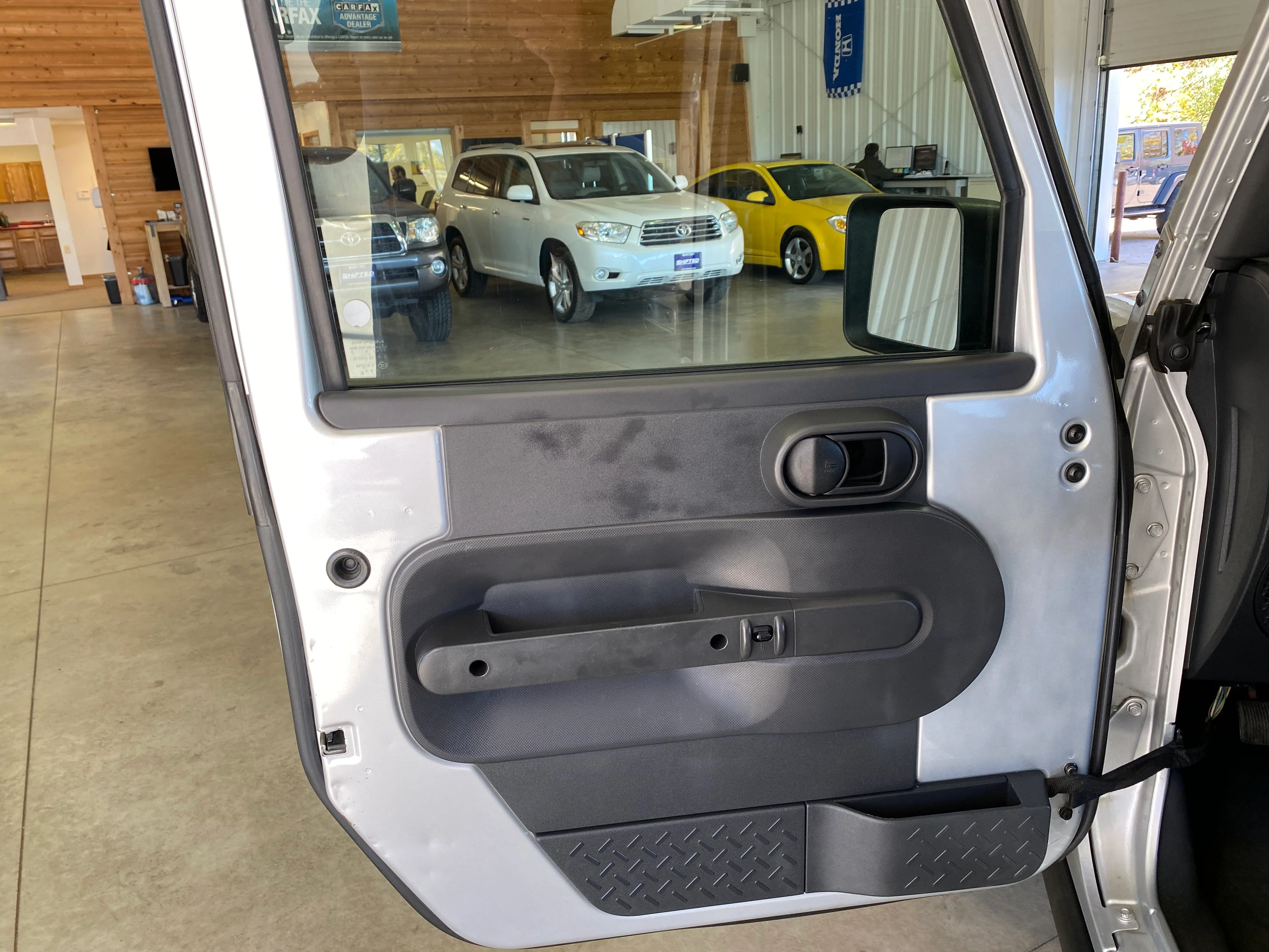 2009 Jeep Wrangler Unlimited 4WD Manual - Image 25