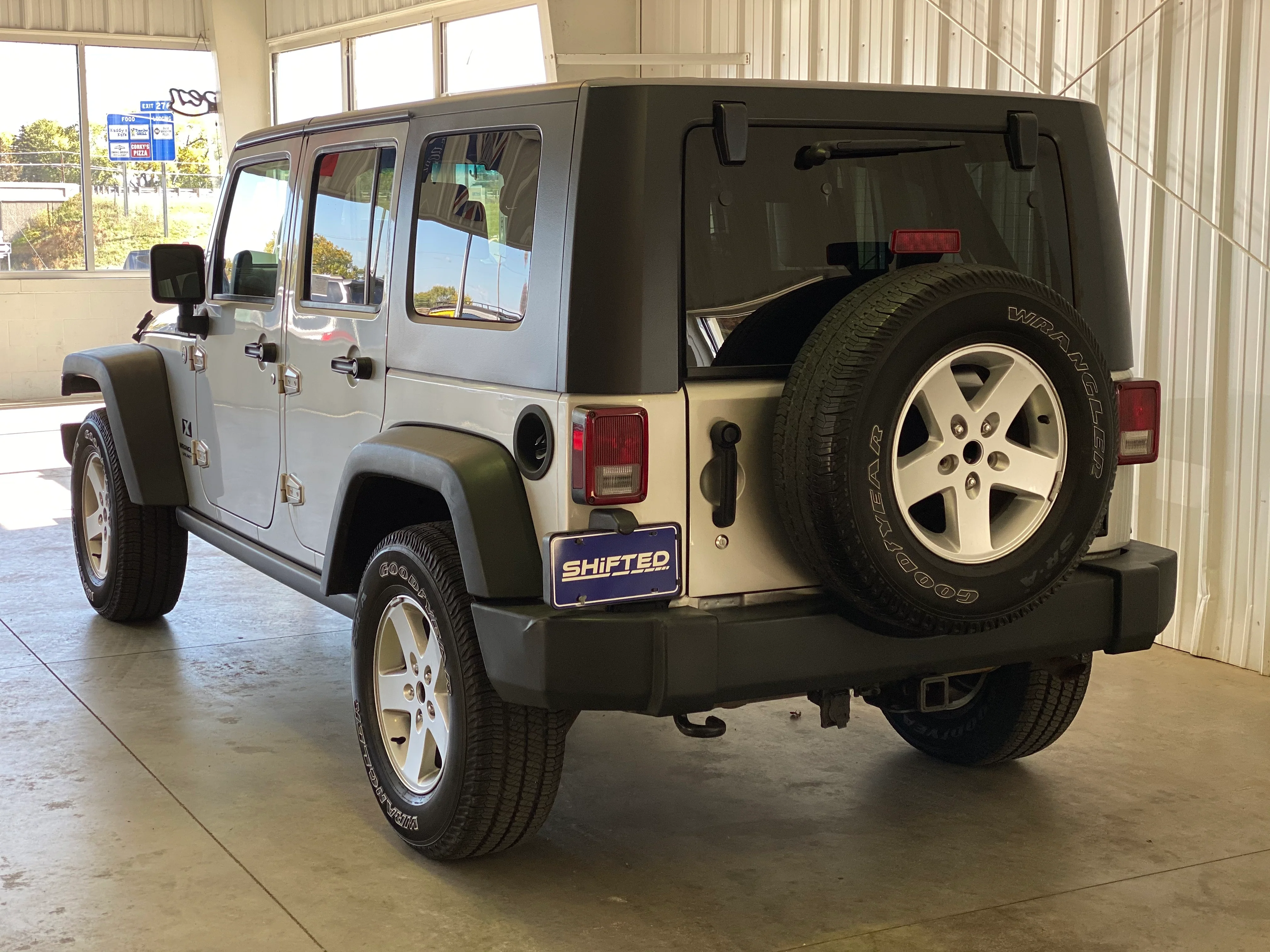2009 Jeep Wrangler Unlimited 4WD Manual - Image 3