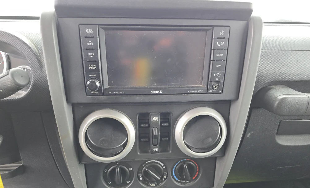 2009 Jeep Wrangler Unlimited Sahara 4WD - Image 3
