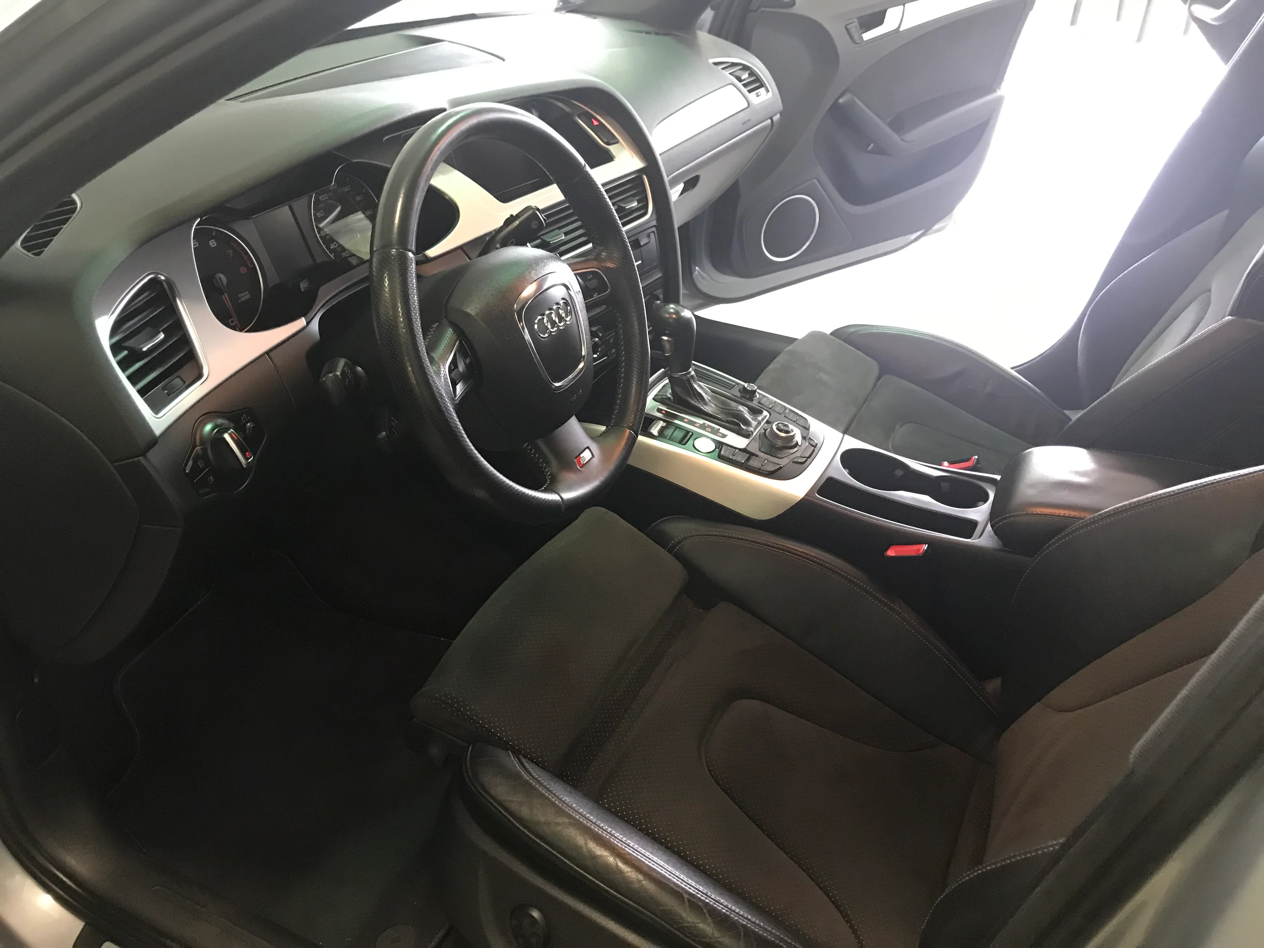 2010 Audi A4 - Image 12