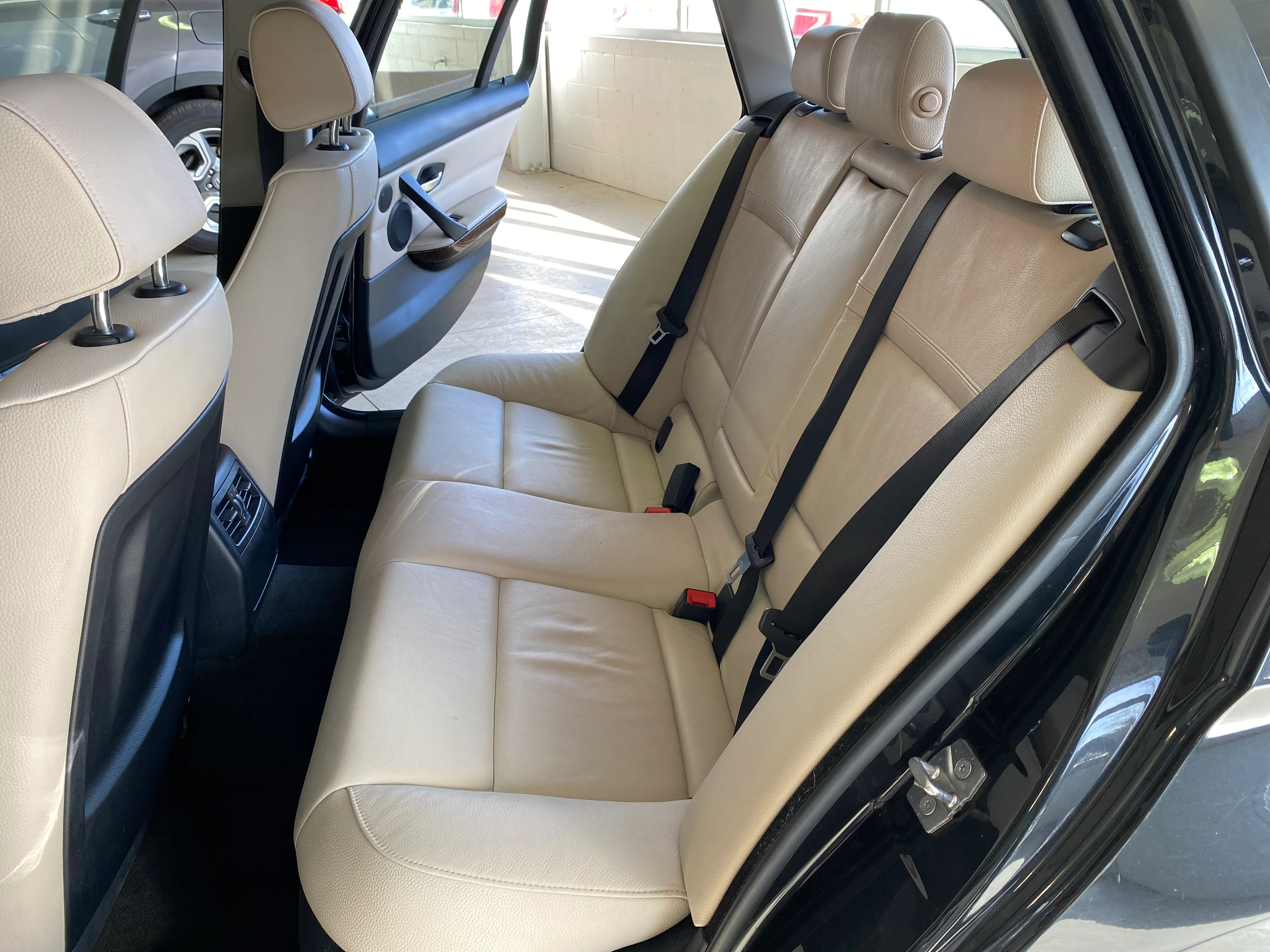 2010 BMW 328i XDrive Wagon - Image 11