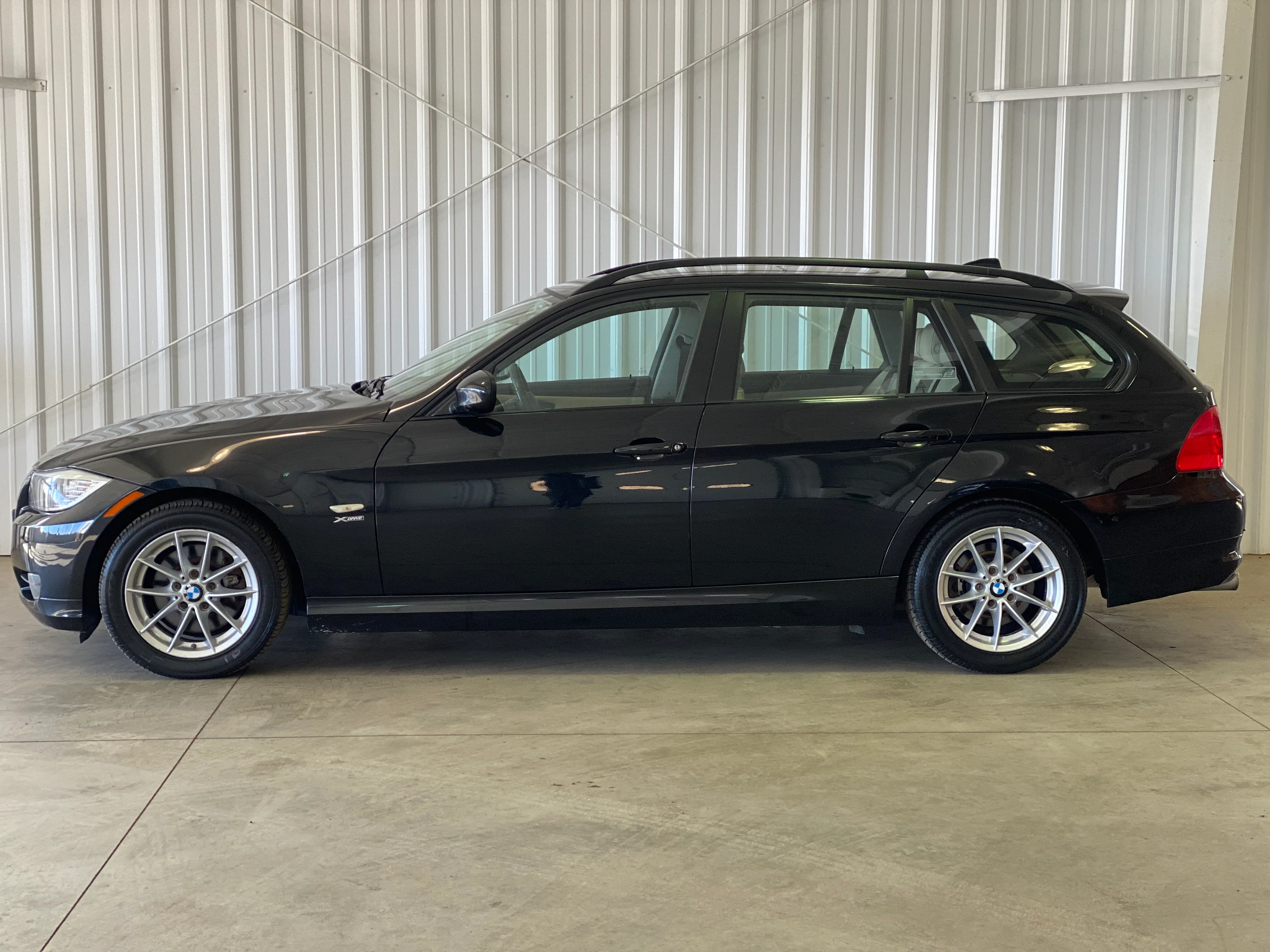 2010 BMW 328i XDrive Wagon - Image 2