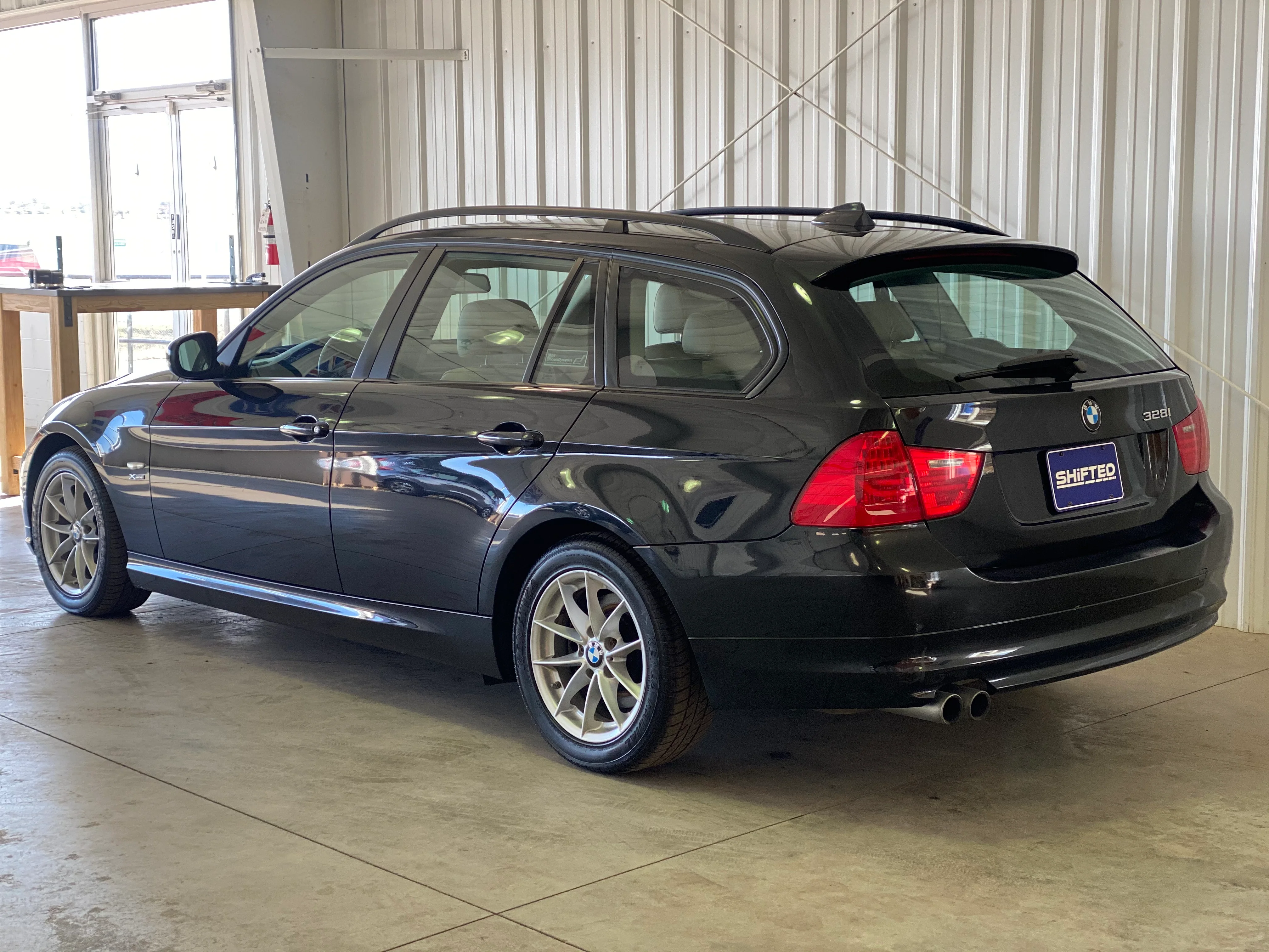 2010 BMW 328i XDrive Wagon - Image 3