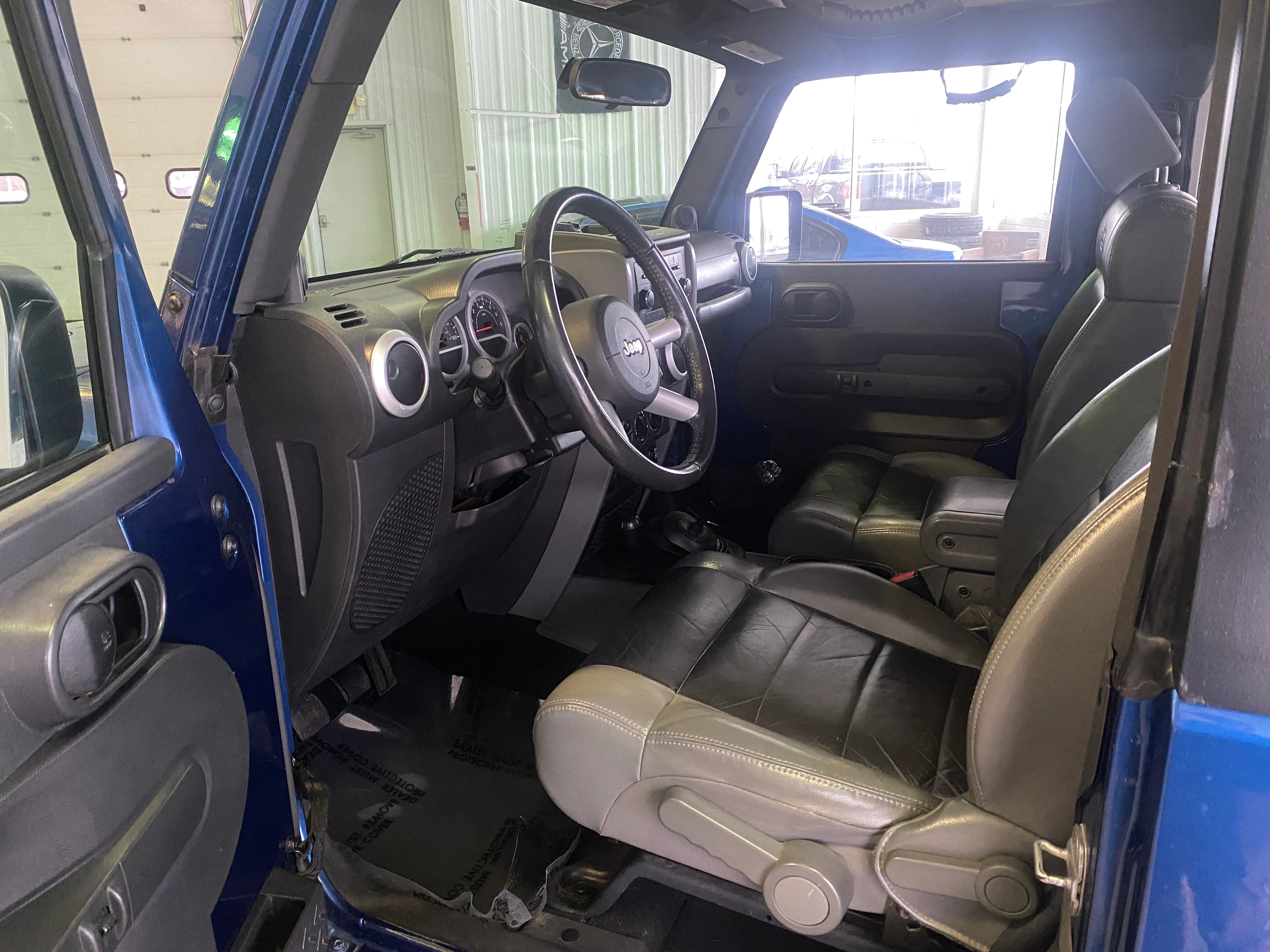 2010 Jeep Wrangler Sahara Manual 4WD - Image 10