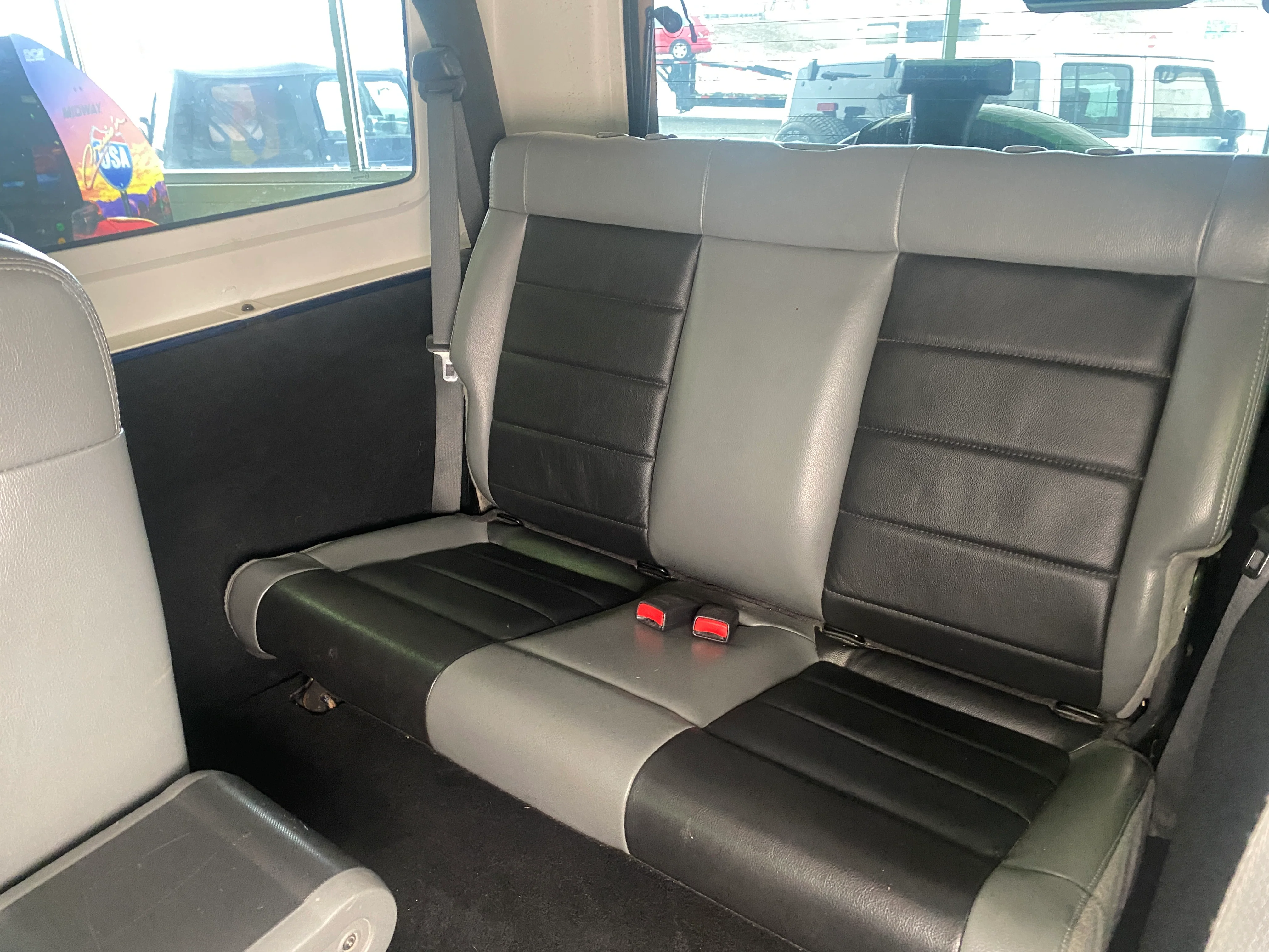 2010 Jeep Wrangler Sahara Manual 4WD - Image 11