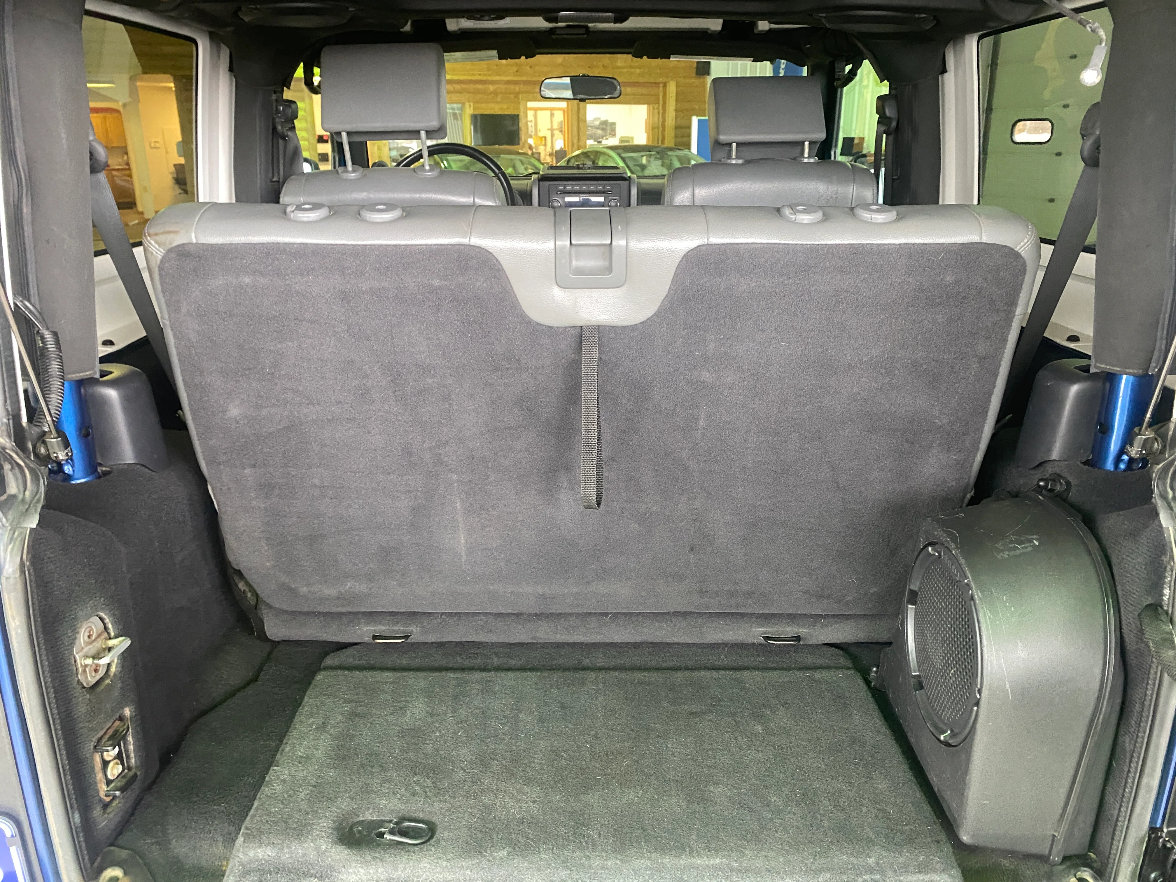 2010 Jeep Wrangler Sahara Manual 4WD - Image 12