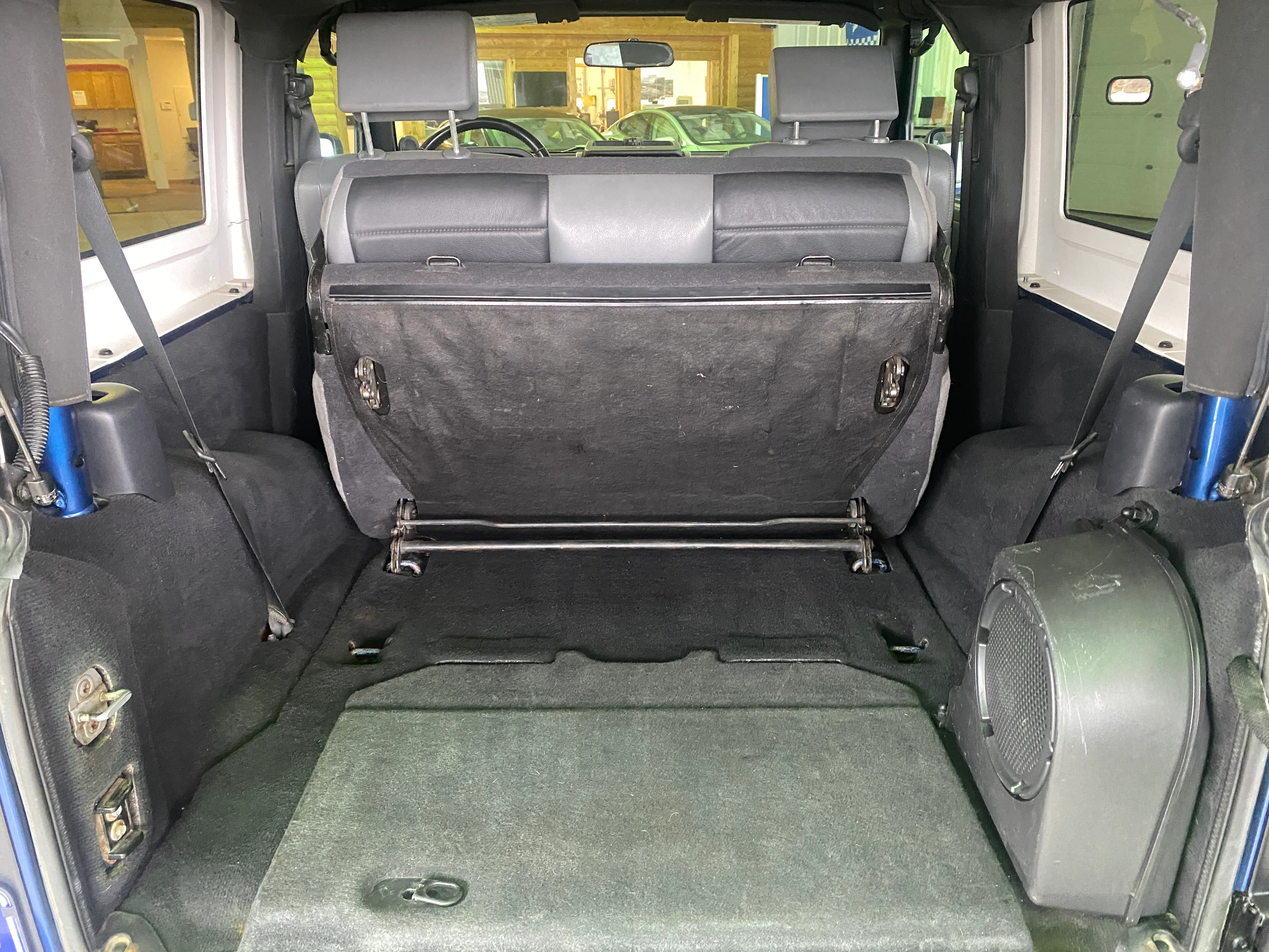 2010 Jeep Wrangler Sahara Manual 4WD - Image 13