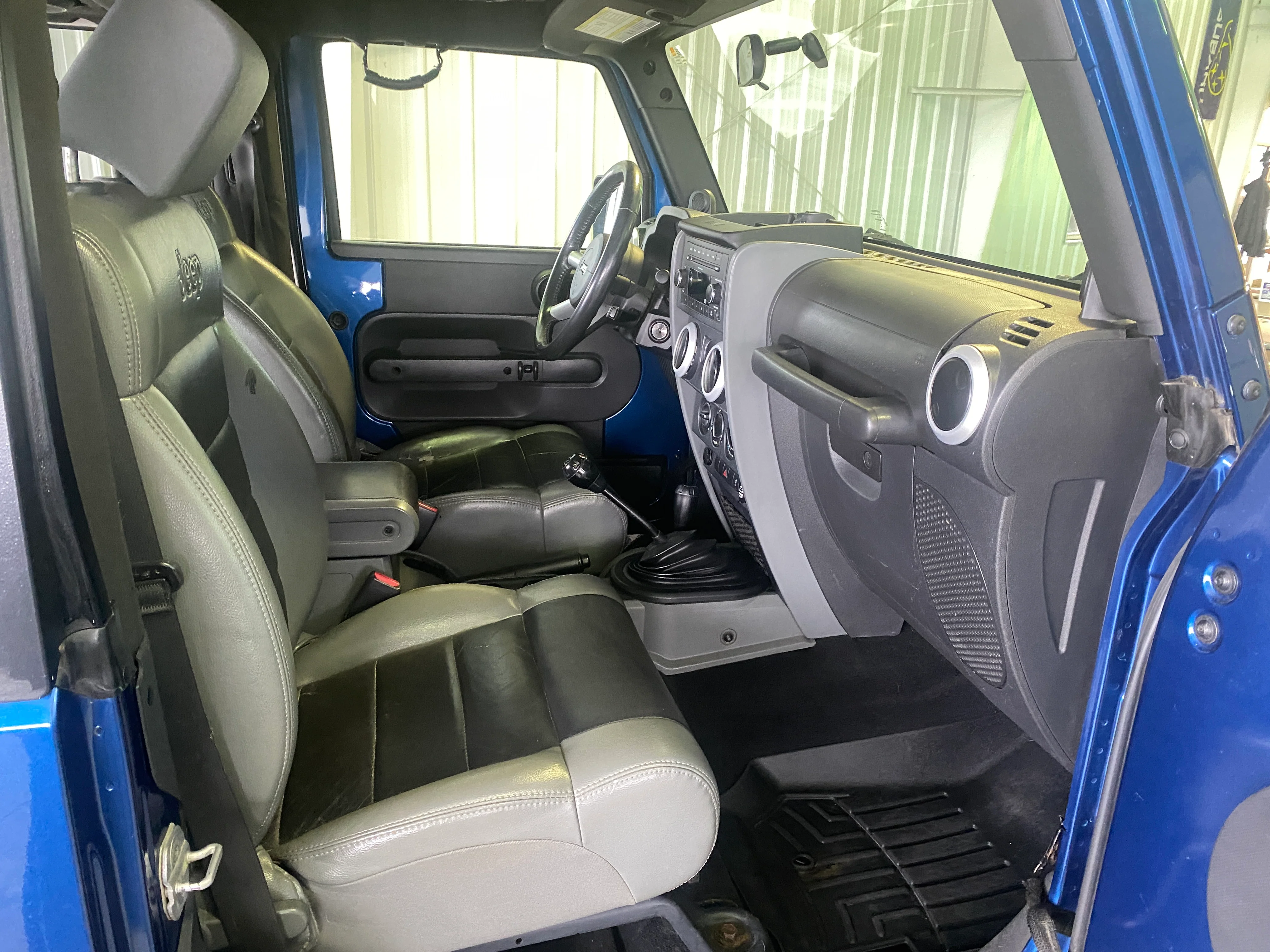 2010 Jeep Wrangler Sahara Manual 4WD - Image 15