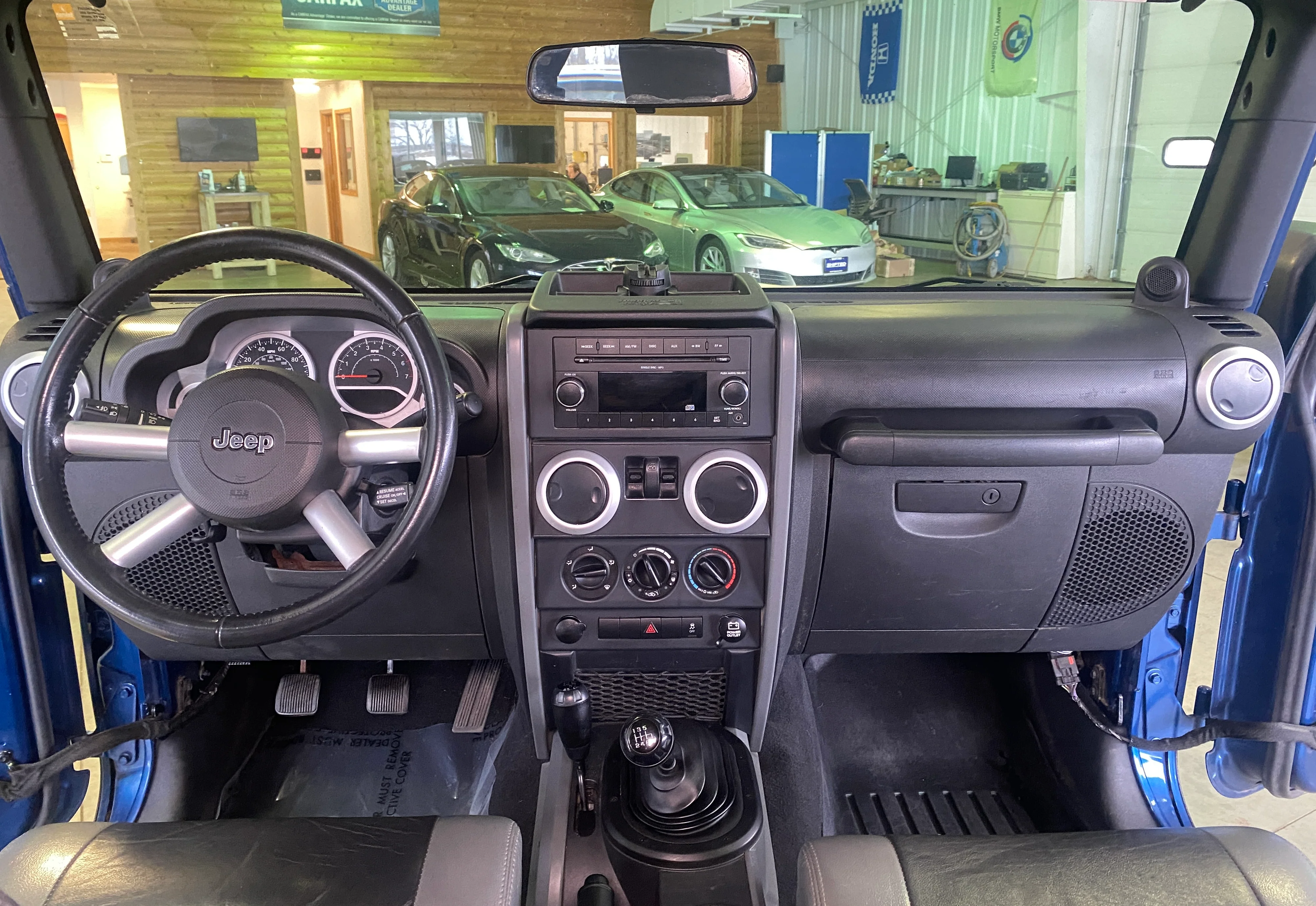 2010 Jeep Wrangler Sahara Manual 4WD - Image 17