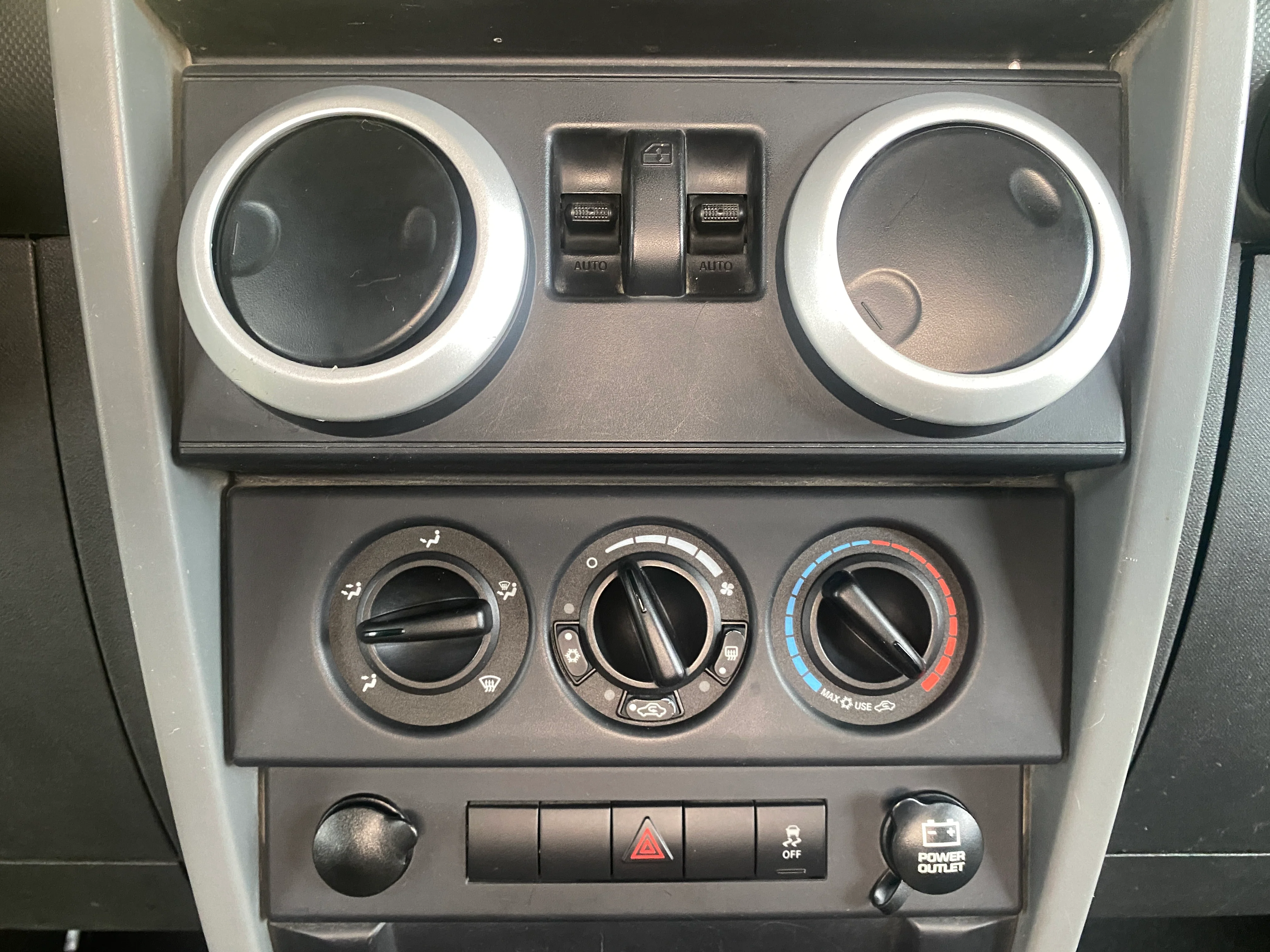 2010 Jeep Wrangler Sahara Manual 4WD - Image 21