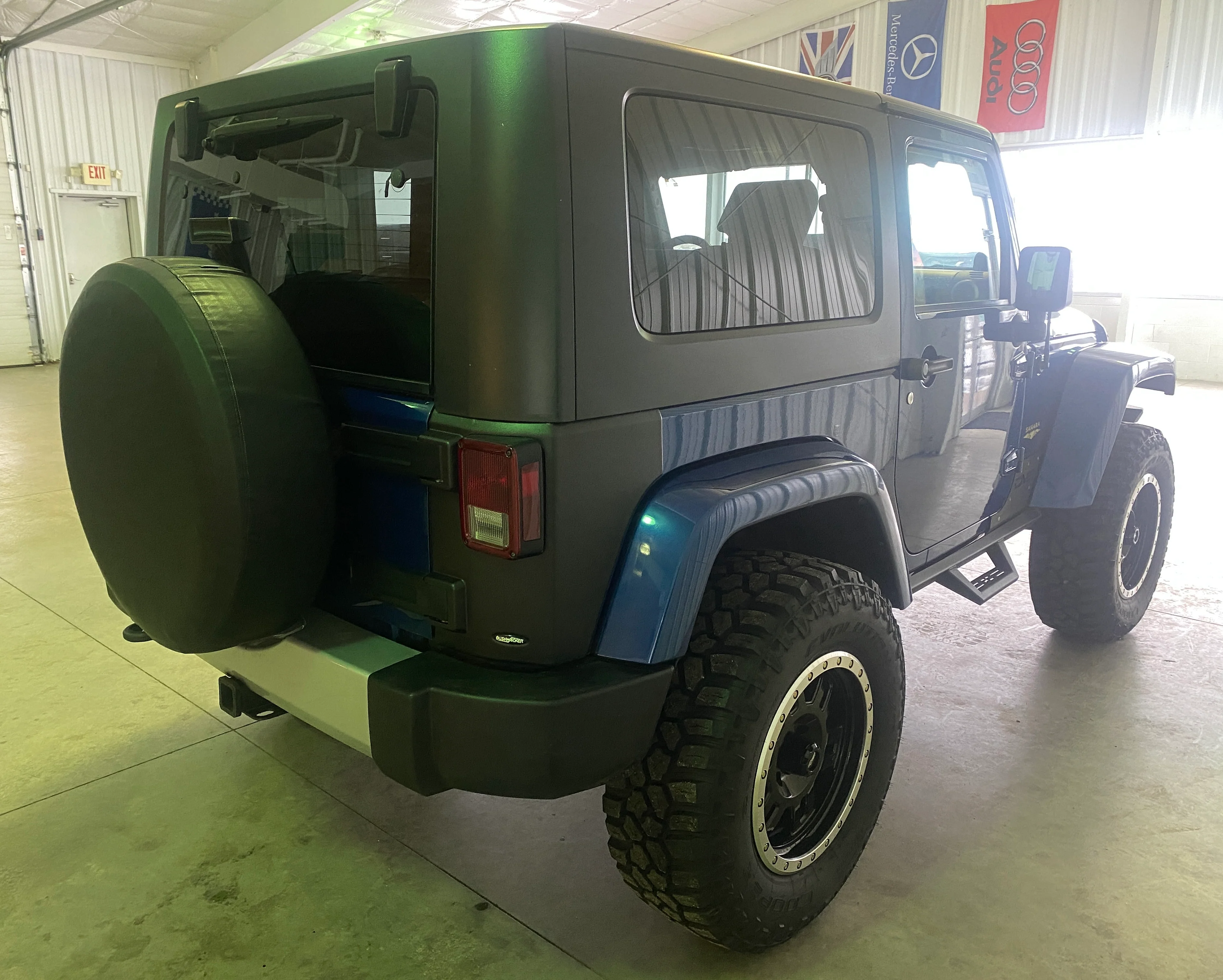 2010 Jeep Wrangler Sahara Manual 4WD - Image 5