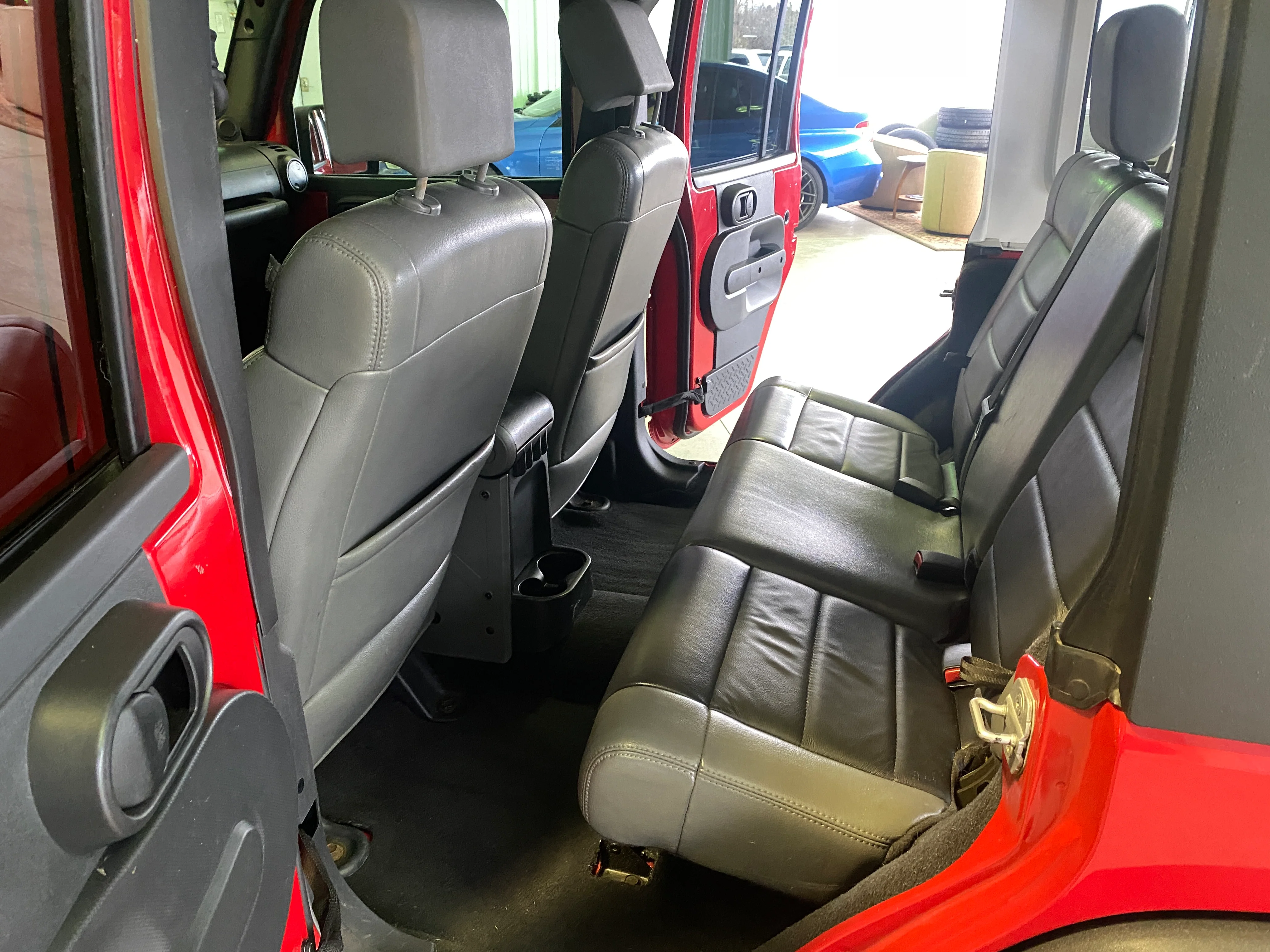 2010 Jeep Wrangler Unlimited Rubicon - Image 11