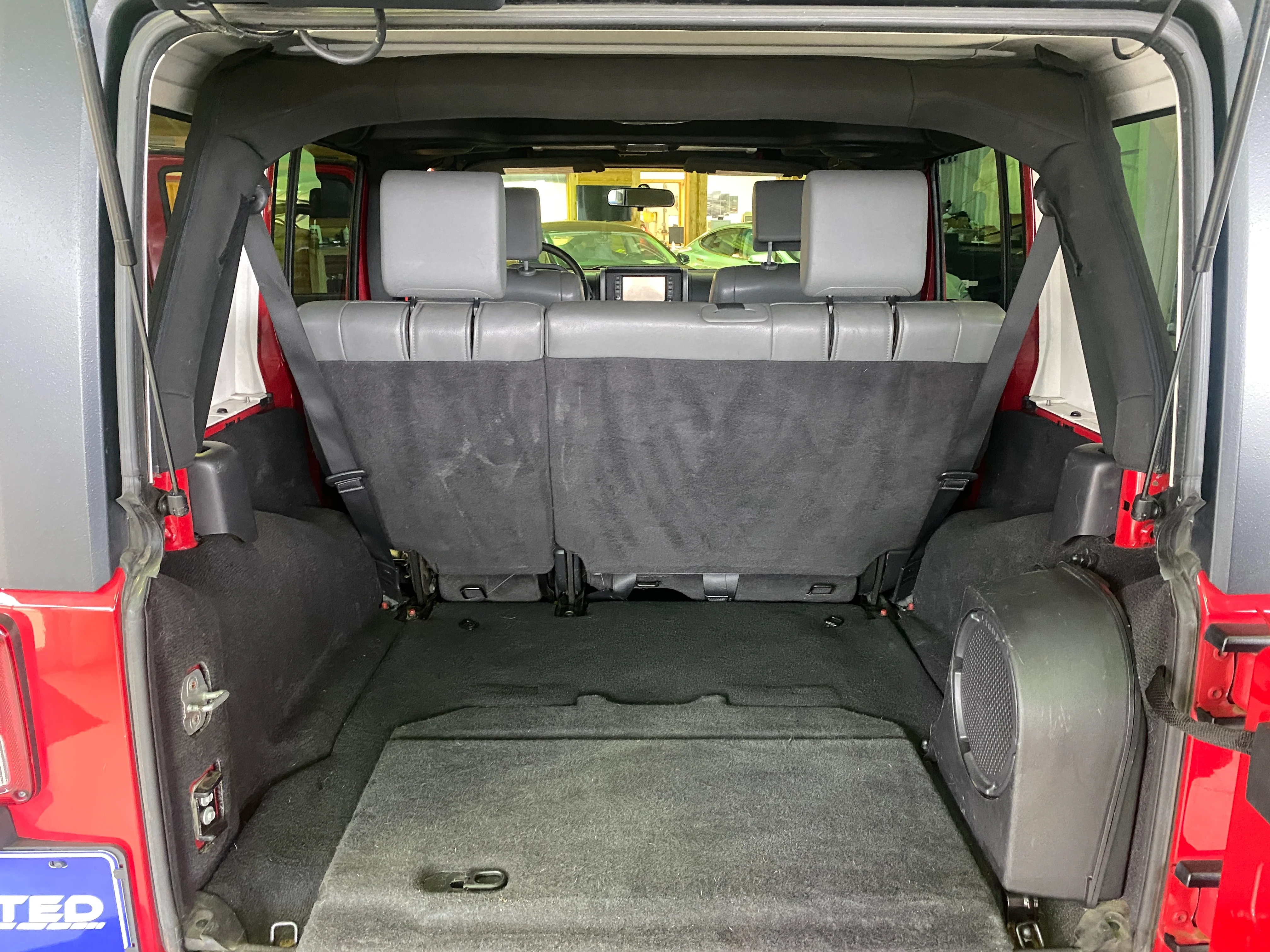2010 Jeep Wrangler Unlimited Rubicon - Image 12