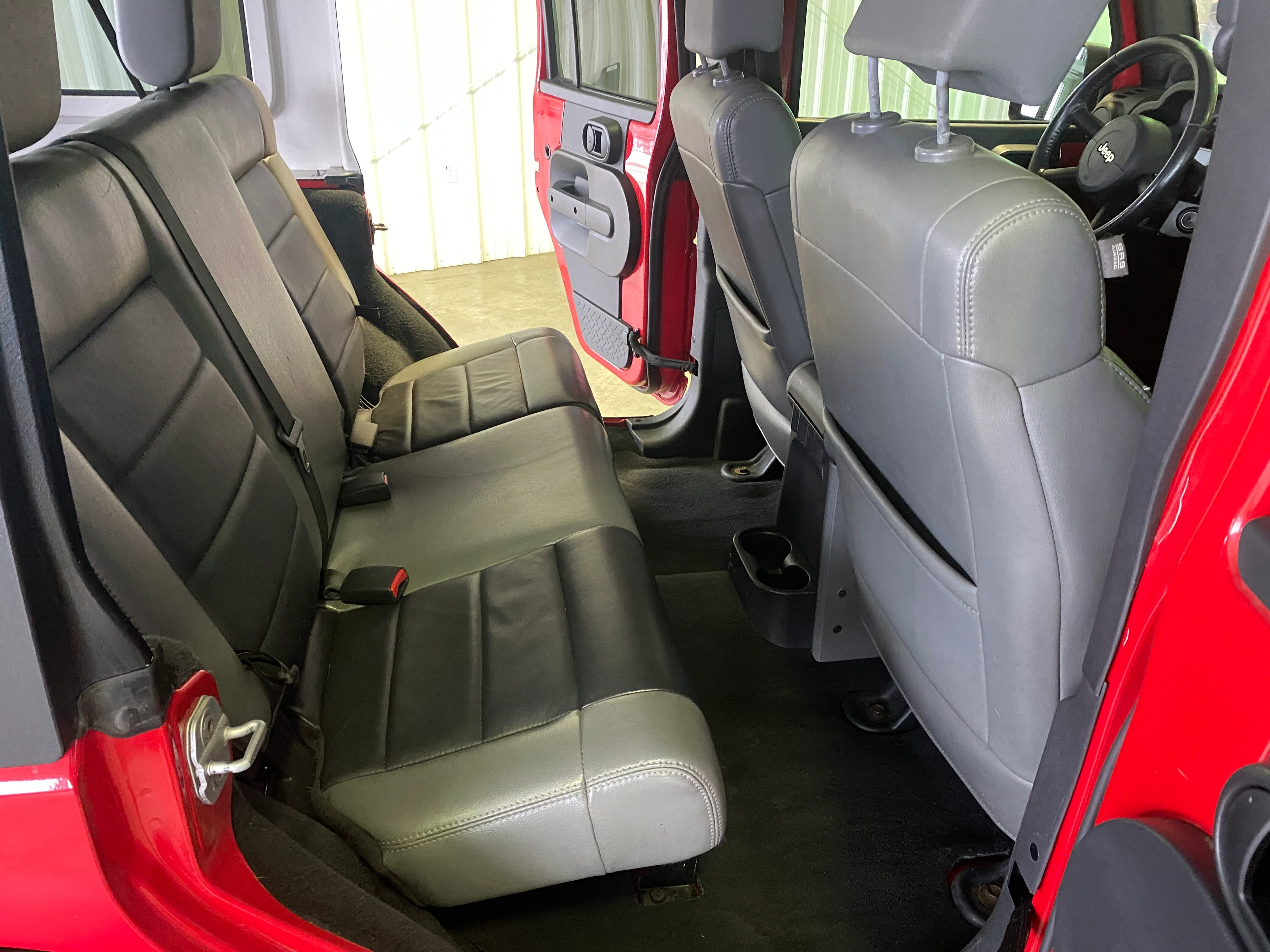 2010 Jeep Wrangler Unlimited Rubicon - Image 13