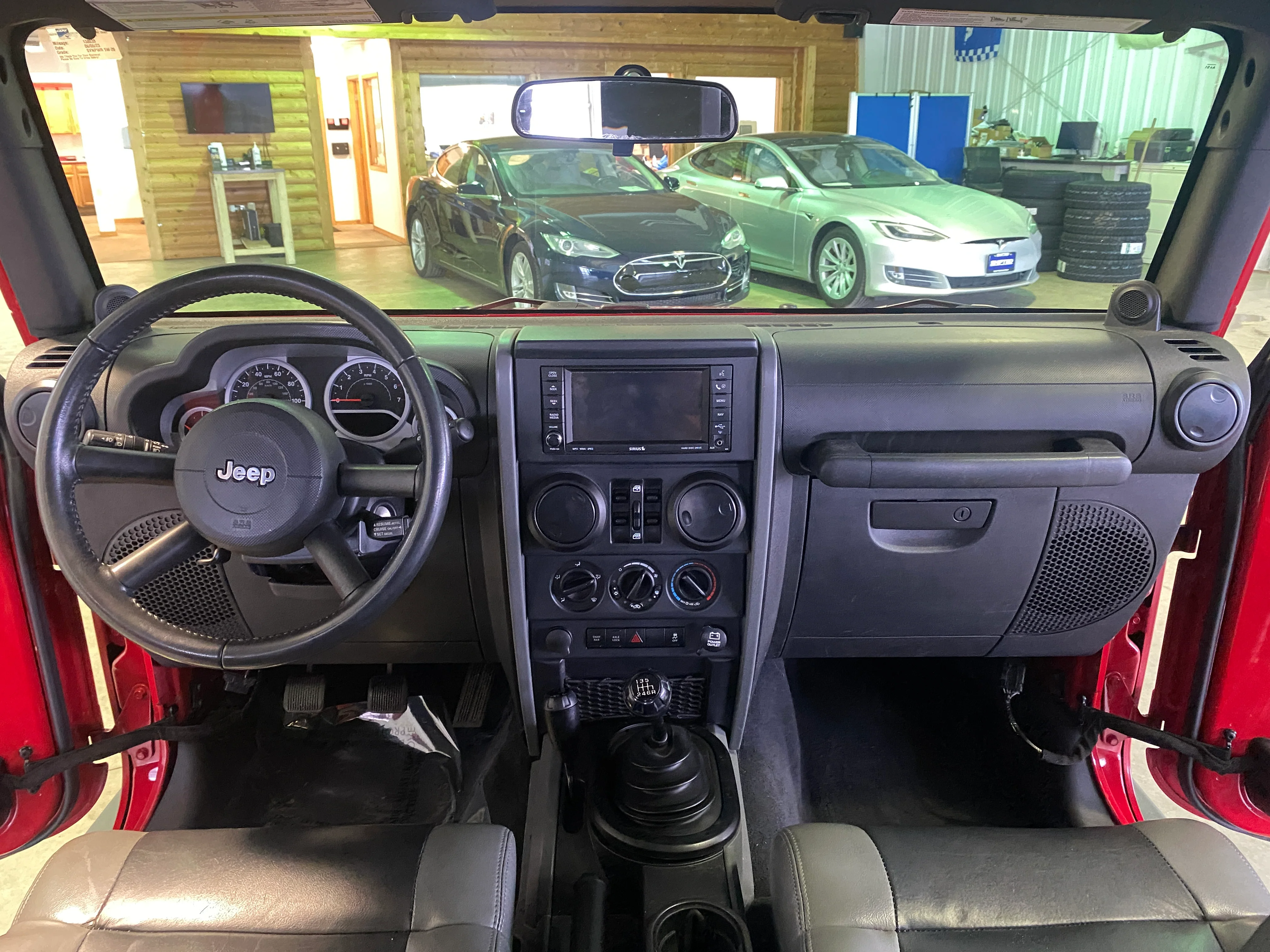 2010 Jeep Wrangler Unlimited Rubicon - Image 15