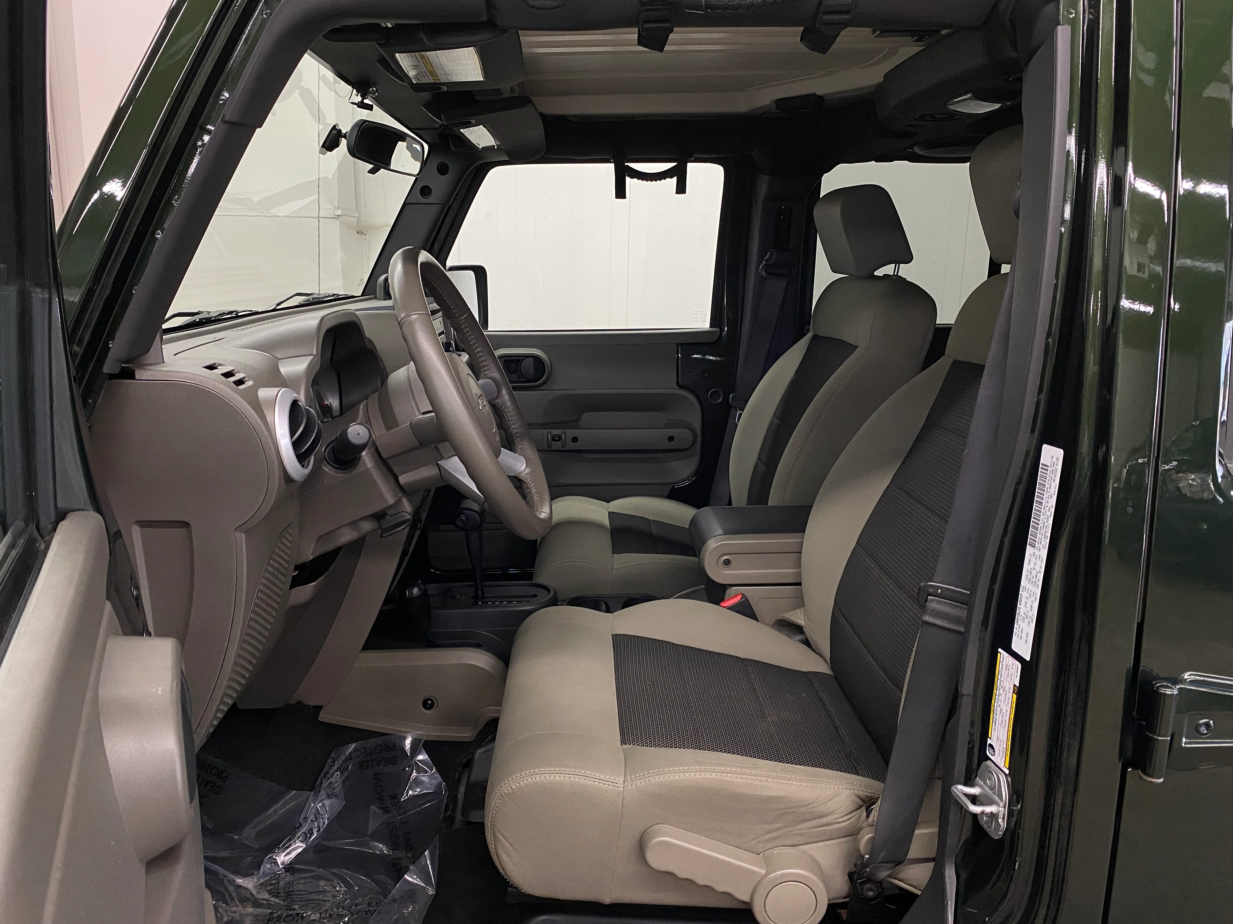 2010 Jeep Wrangler Unlimited Sahara 4WD - Image 10