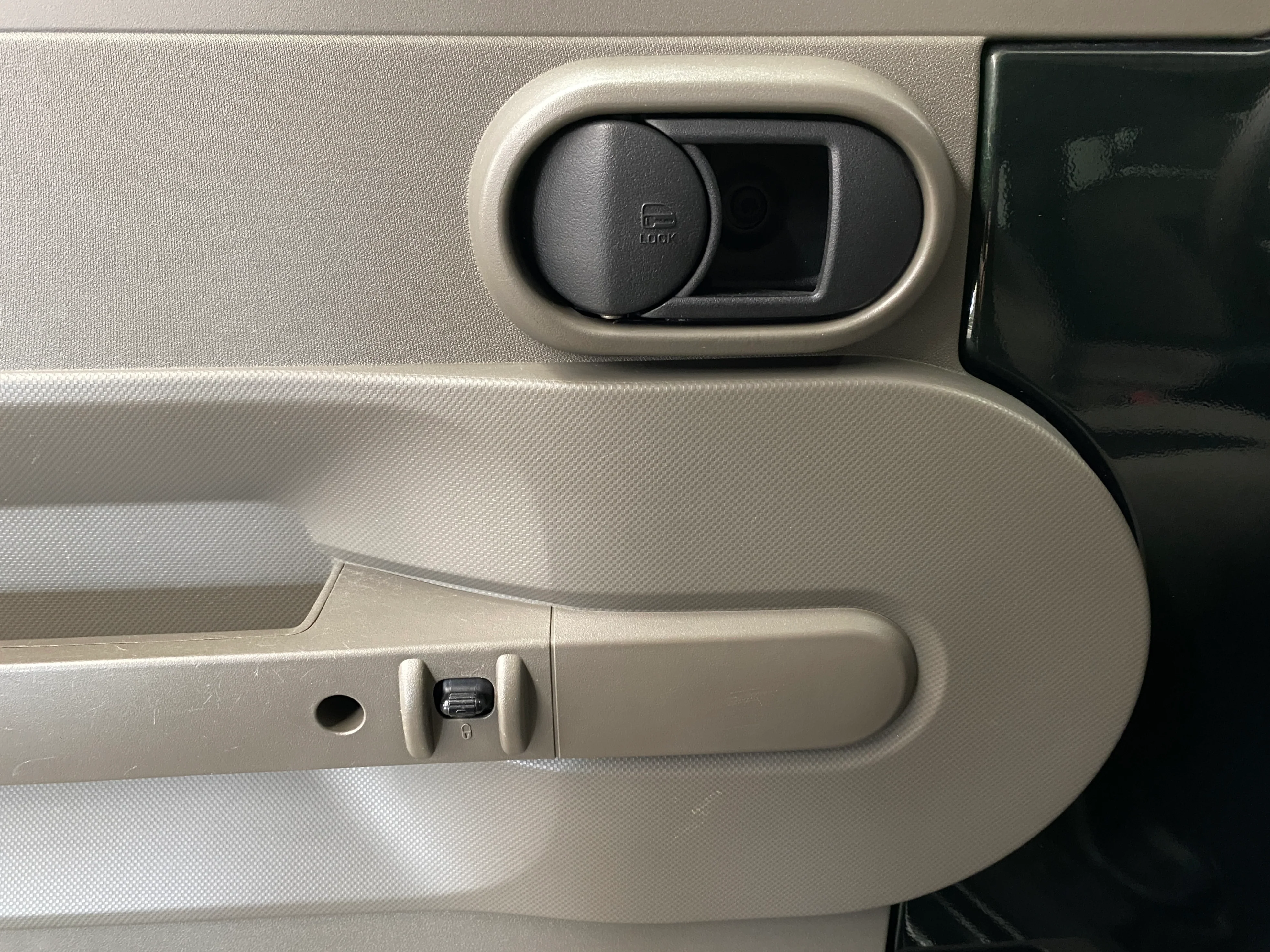 2010 Jeep Wrangler Unlimited Sahara 4WD - Image 11
