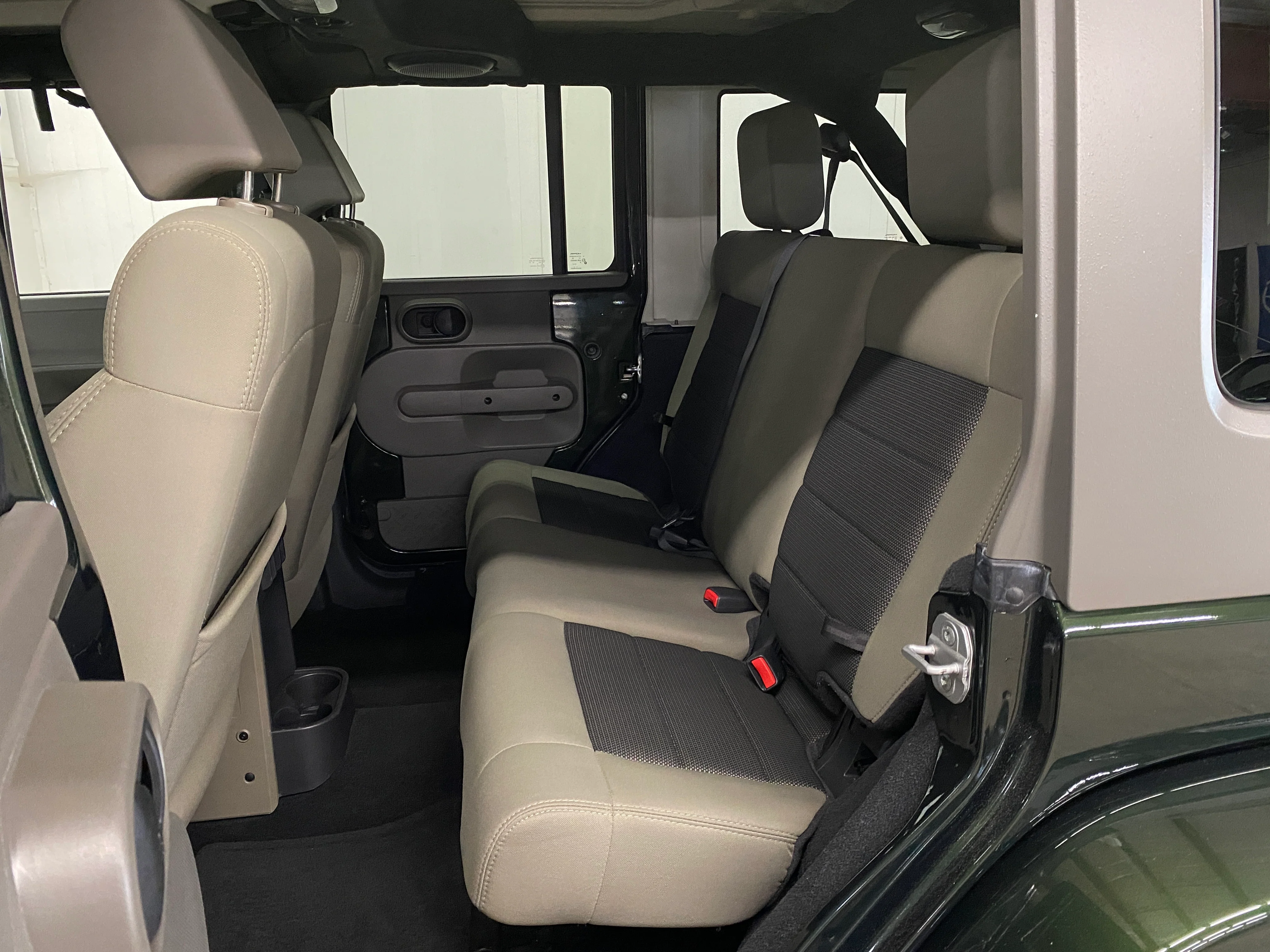 2010 Jeep Wrangler Unlimited Sahara 4WD - Image 12