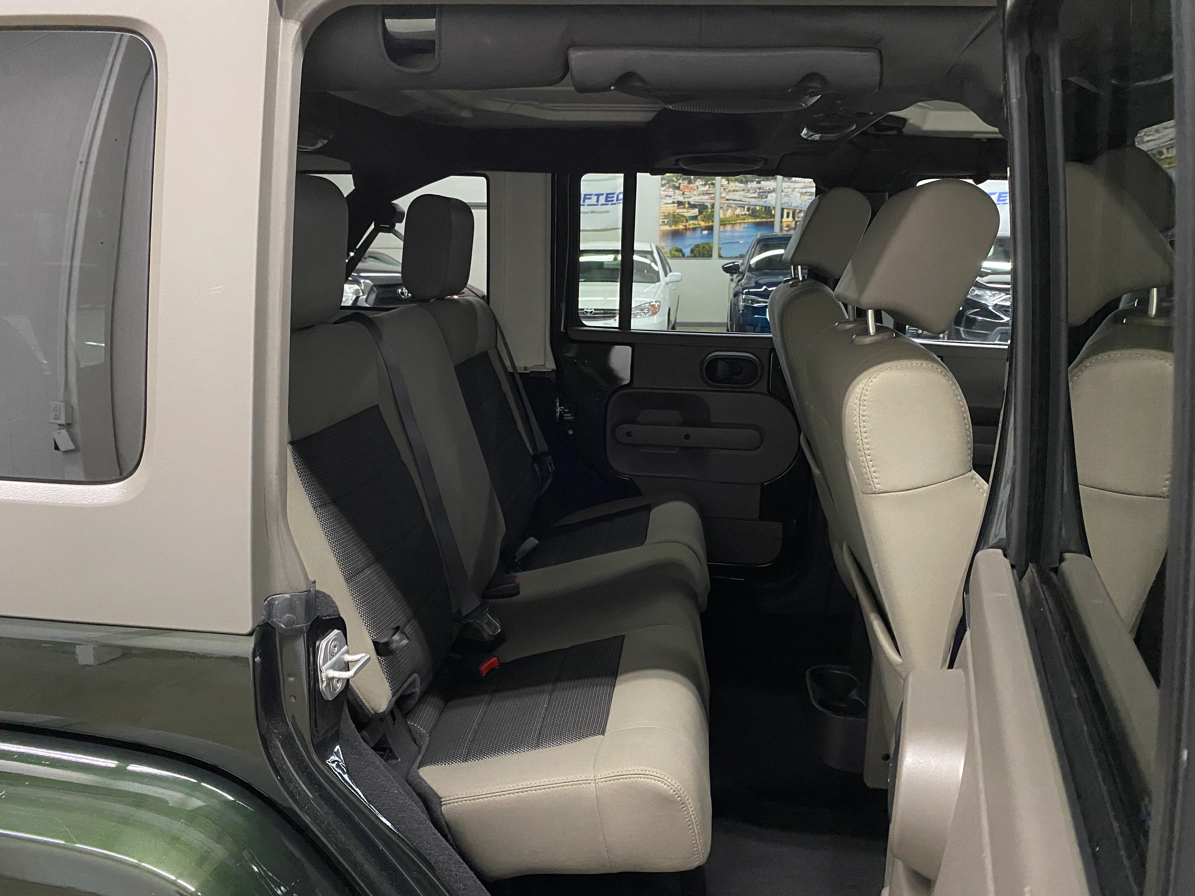 2010 Jeep Wrangler Unlimited Sahara 4WD - Image 15