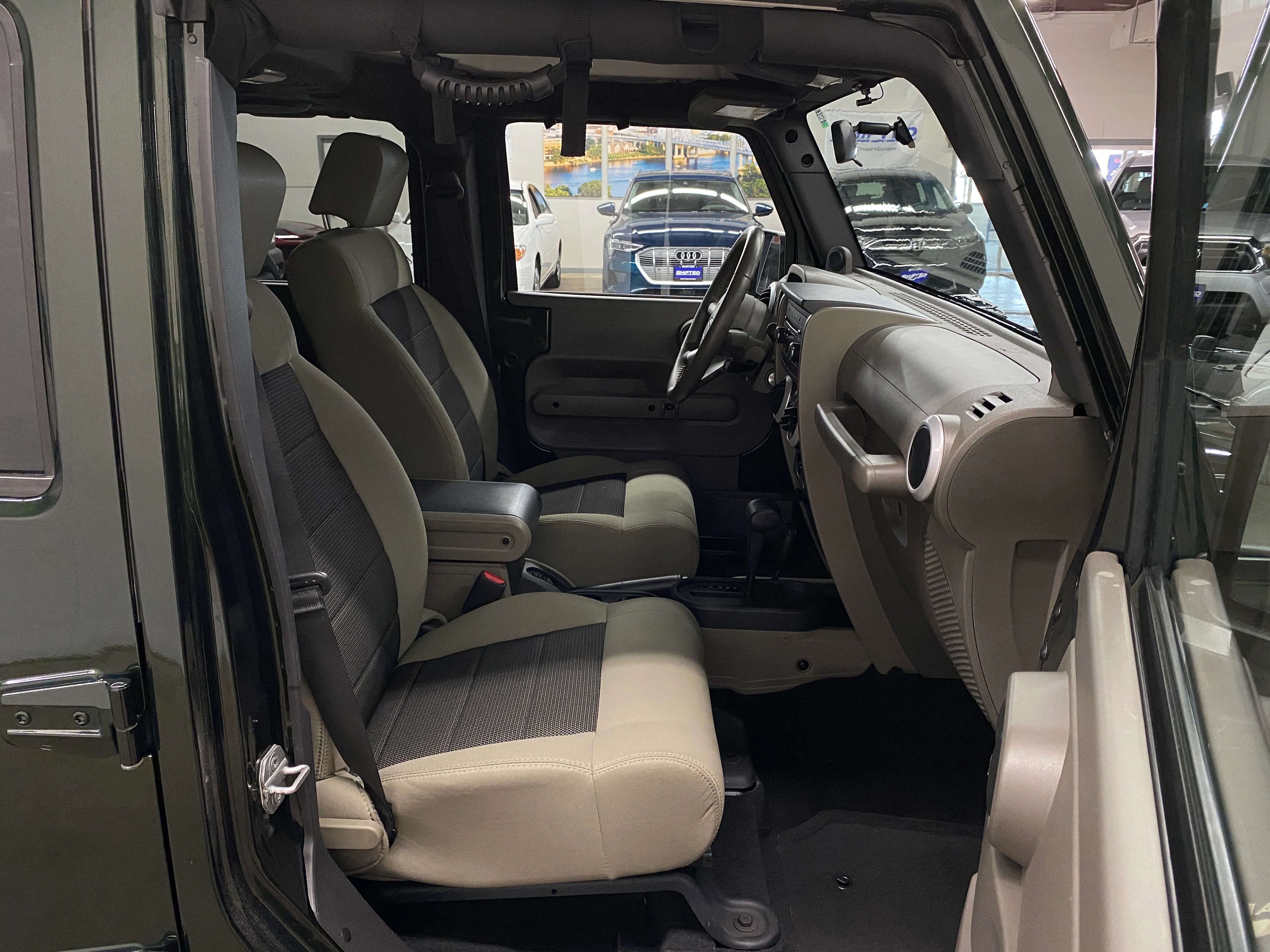 2010 Jeep Wrangler Unlimited Sahara 4WD - Image 16