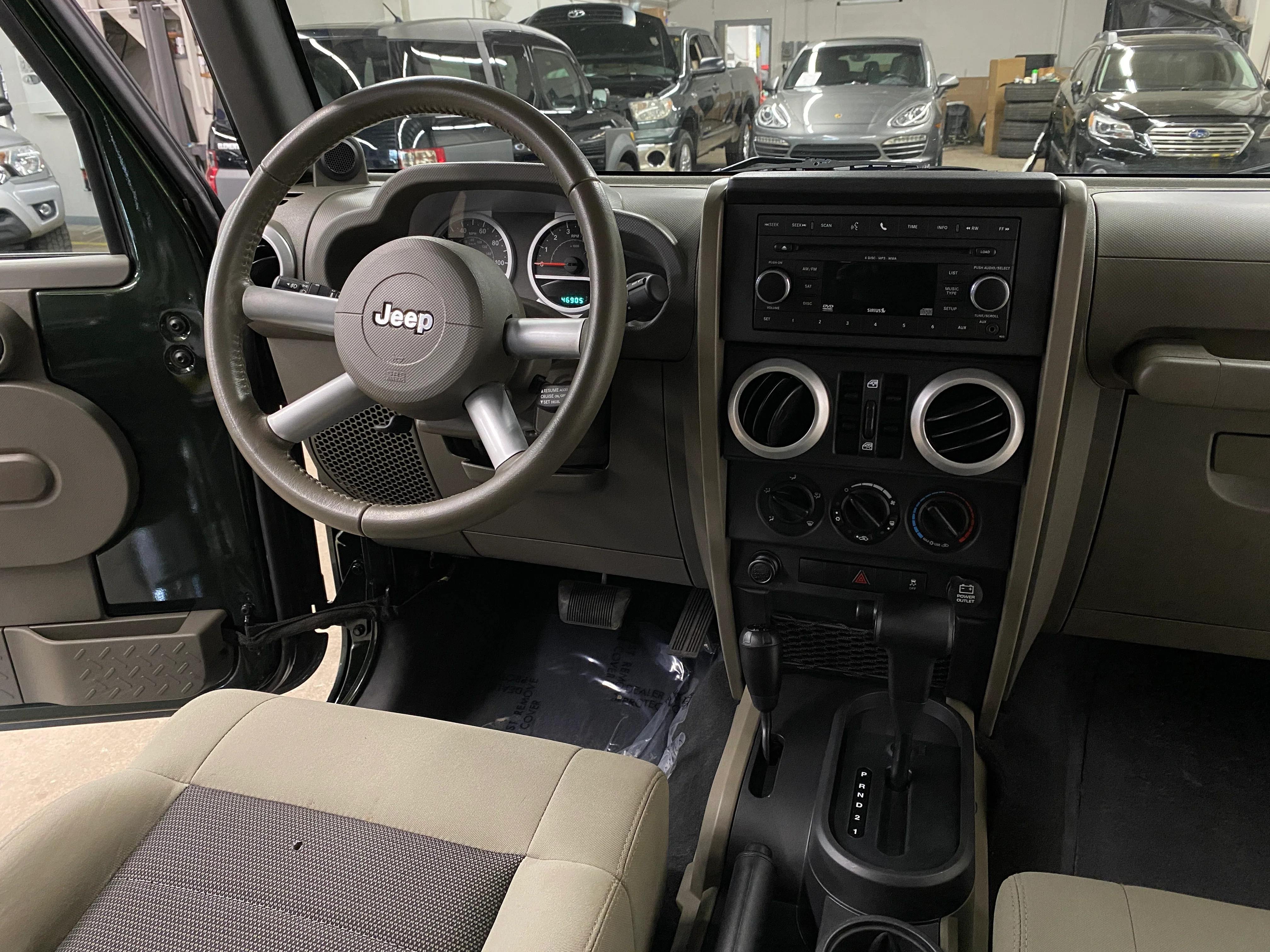 2010 Jeep Wrangler Unlimited Sahara 4WD - Image 17