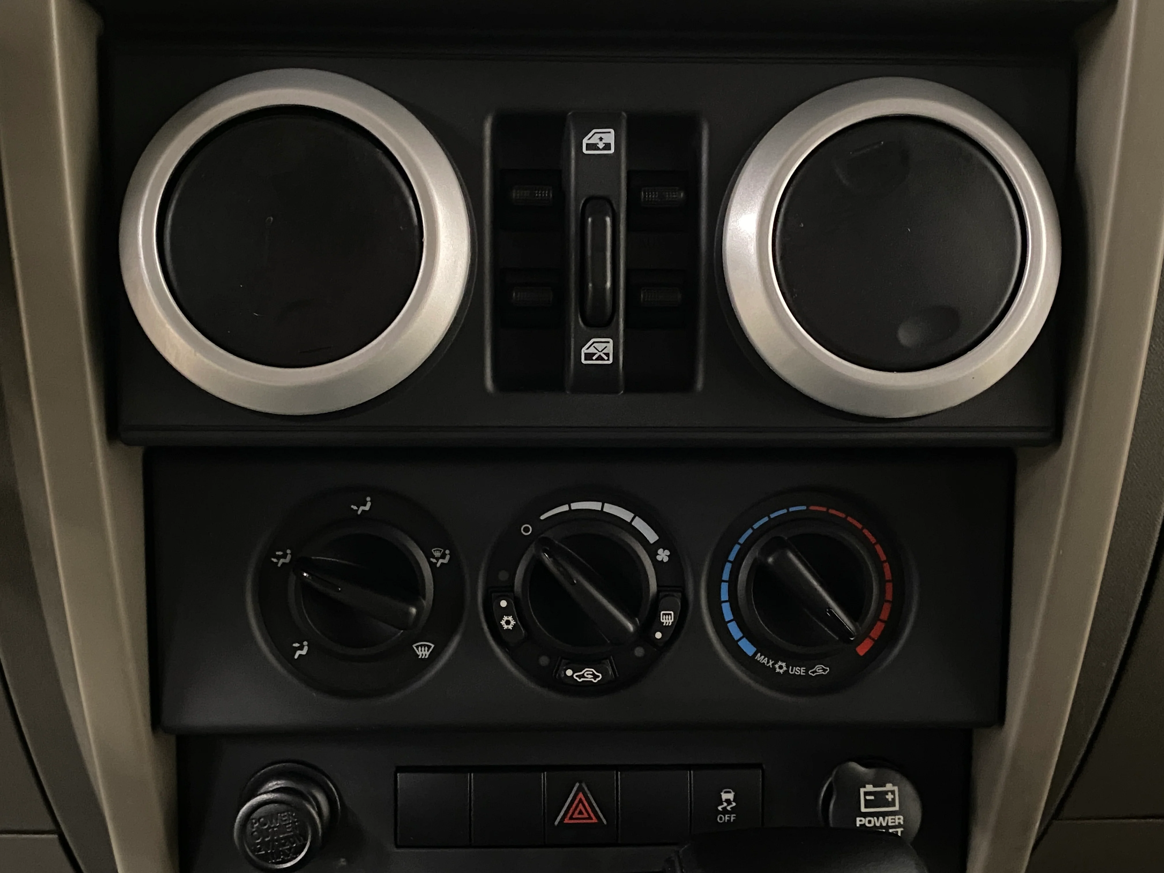 2010 Jeep Wrangler Unlimited Sahara 4WD - Image 23
