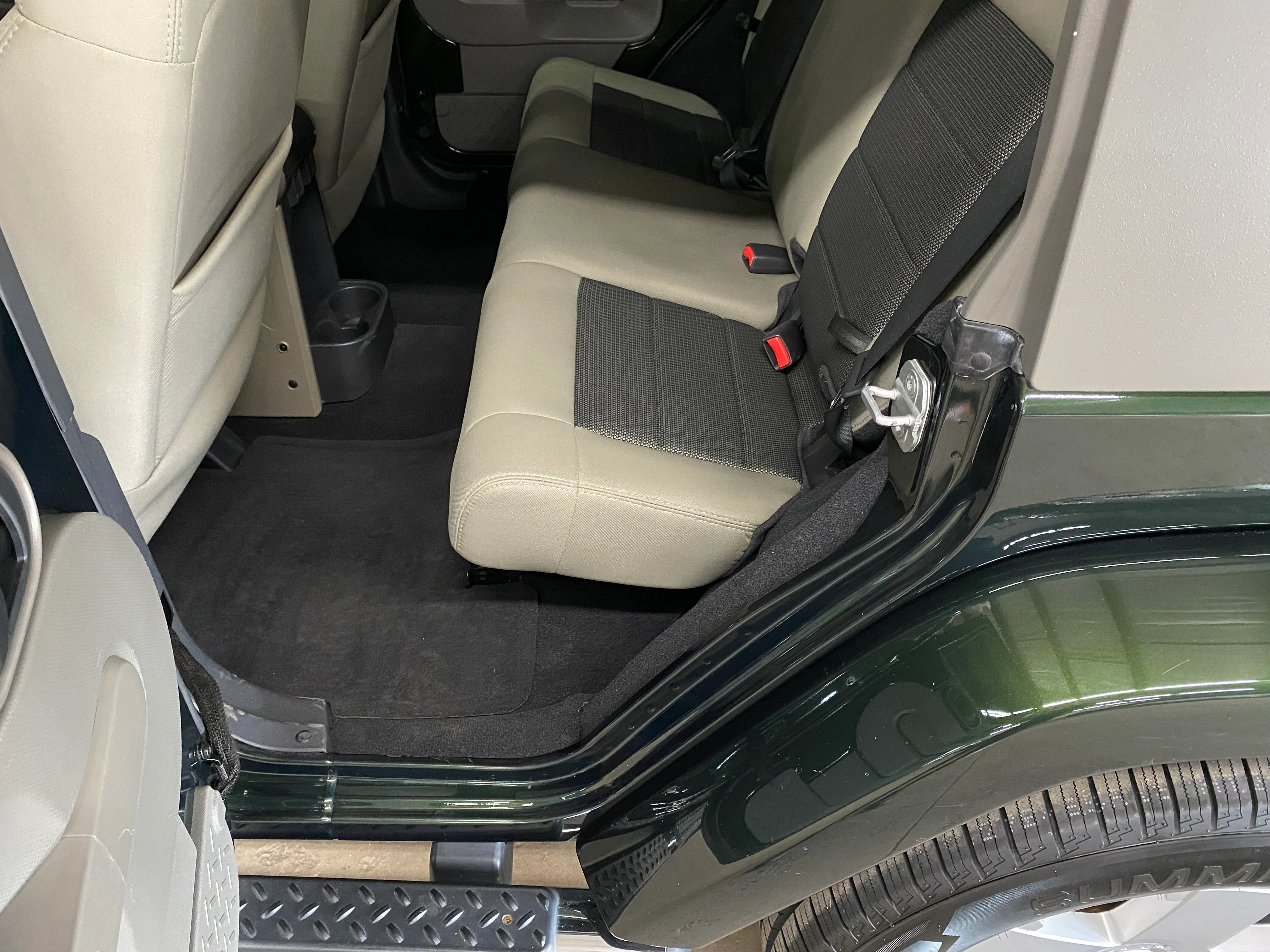 2010 Jeep Wrangler Unlimited Sahara 4WD - Image 39