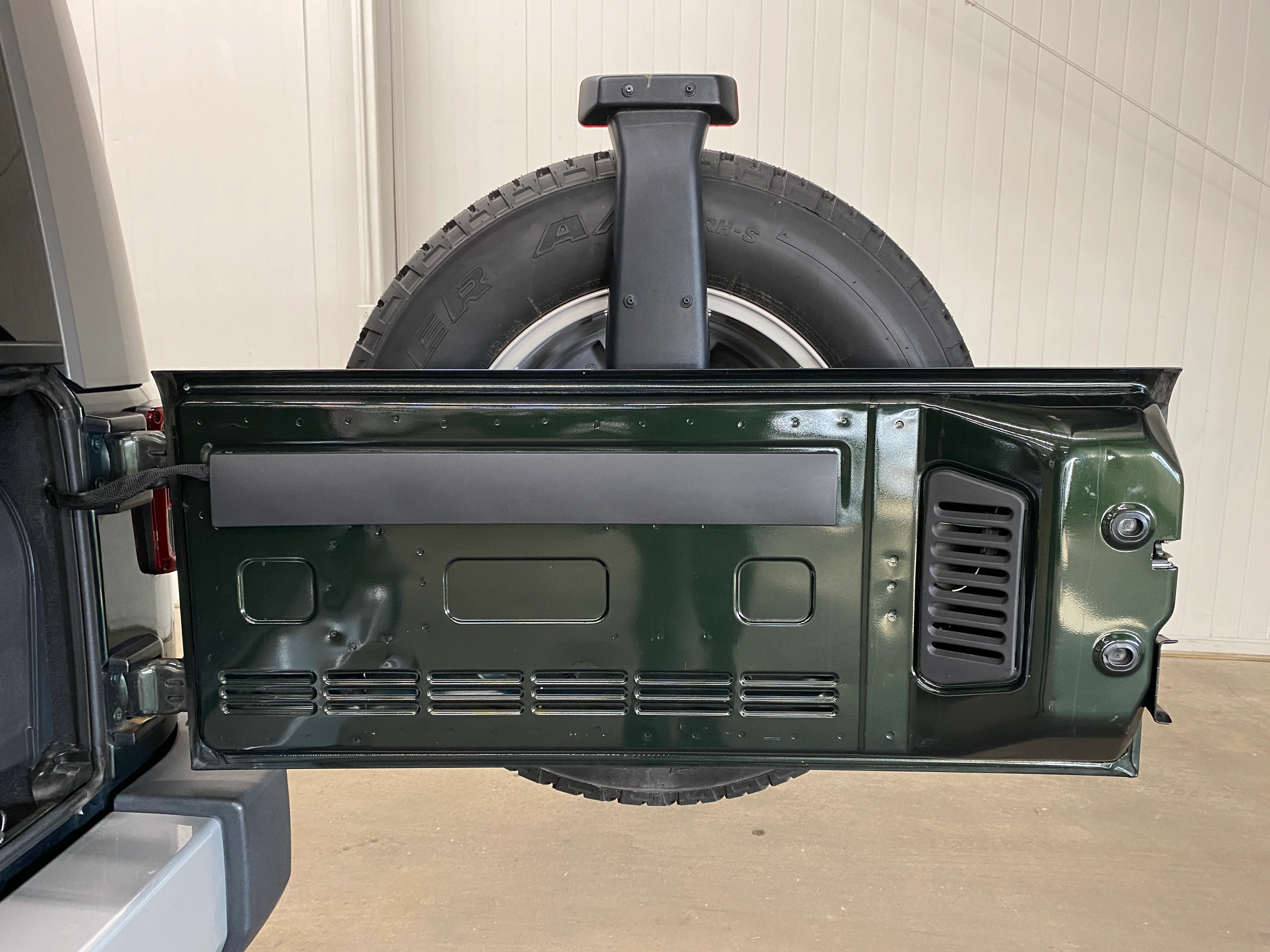 2010 Jeep Wrangler Unlimited Sahara 4WD - Image 40