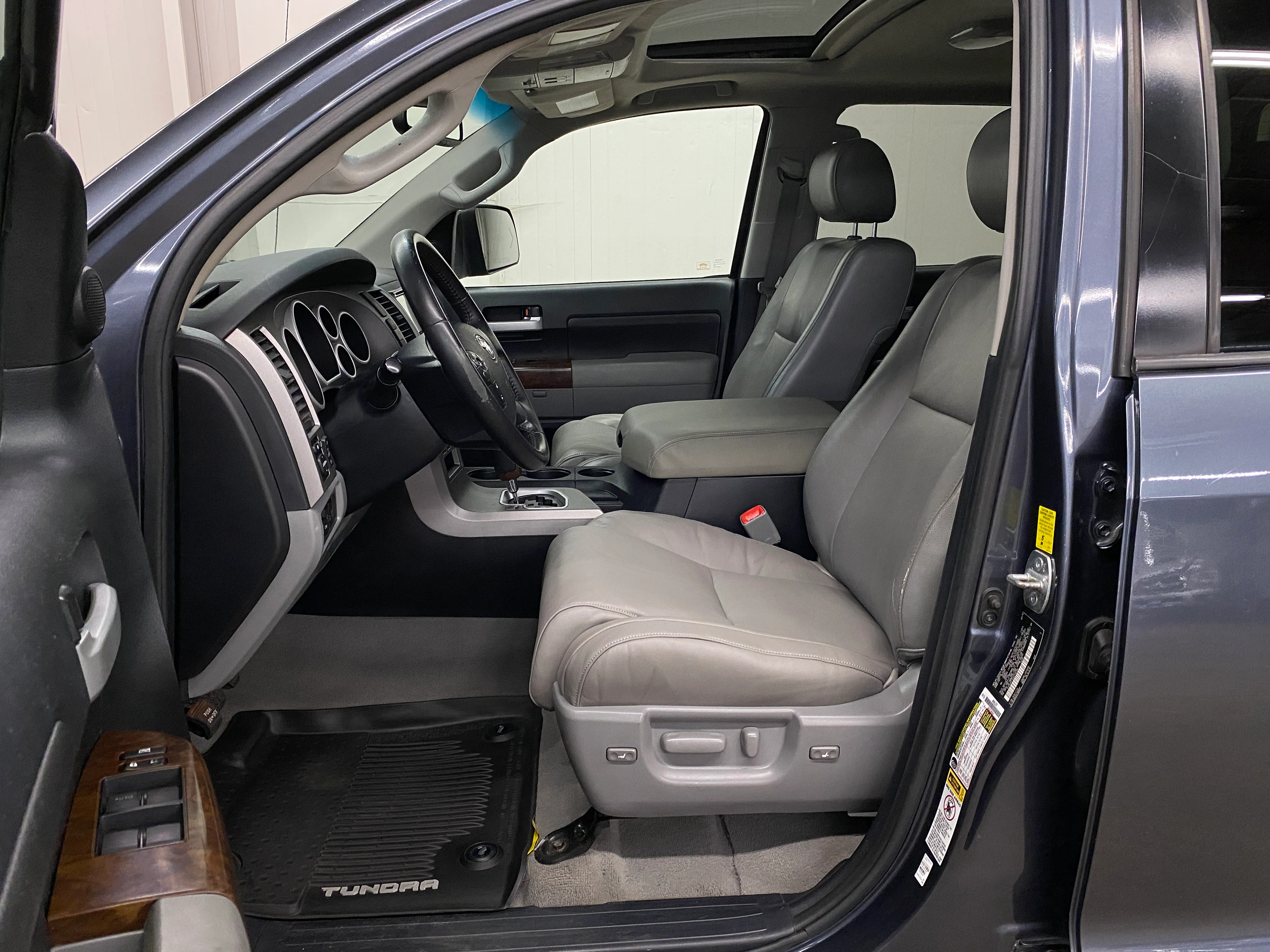 2010 Toyota Tundra Limited Crew Cab 5.7L 4WD - Image 10
