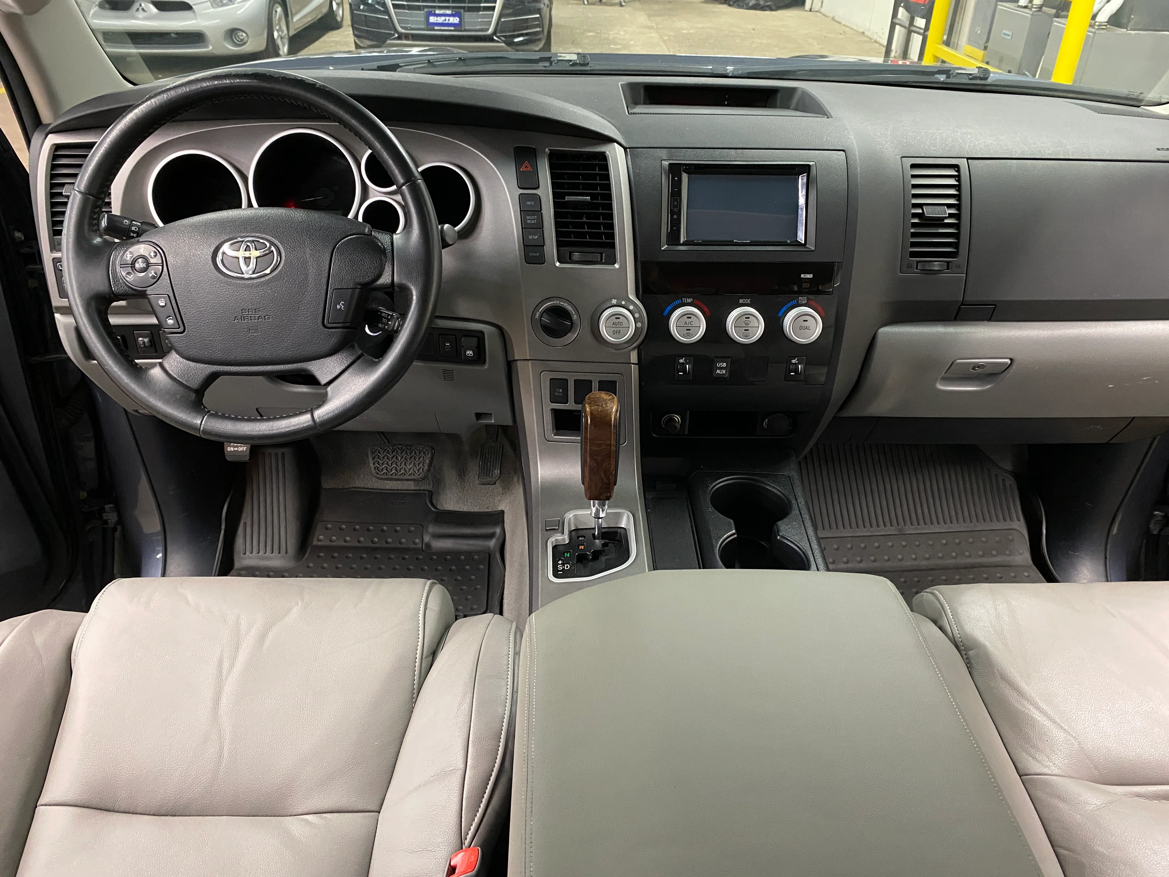 2010 Toyota Tundra Limited Crew Cab 5.7L 4WD - Image 18