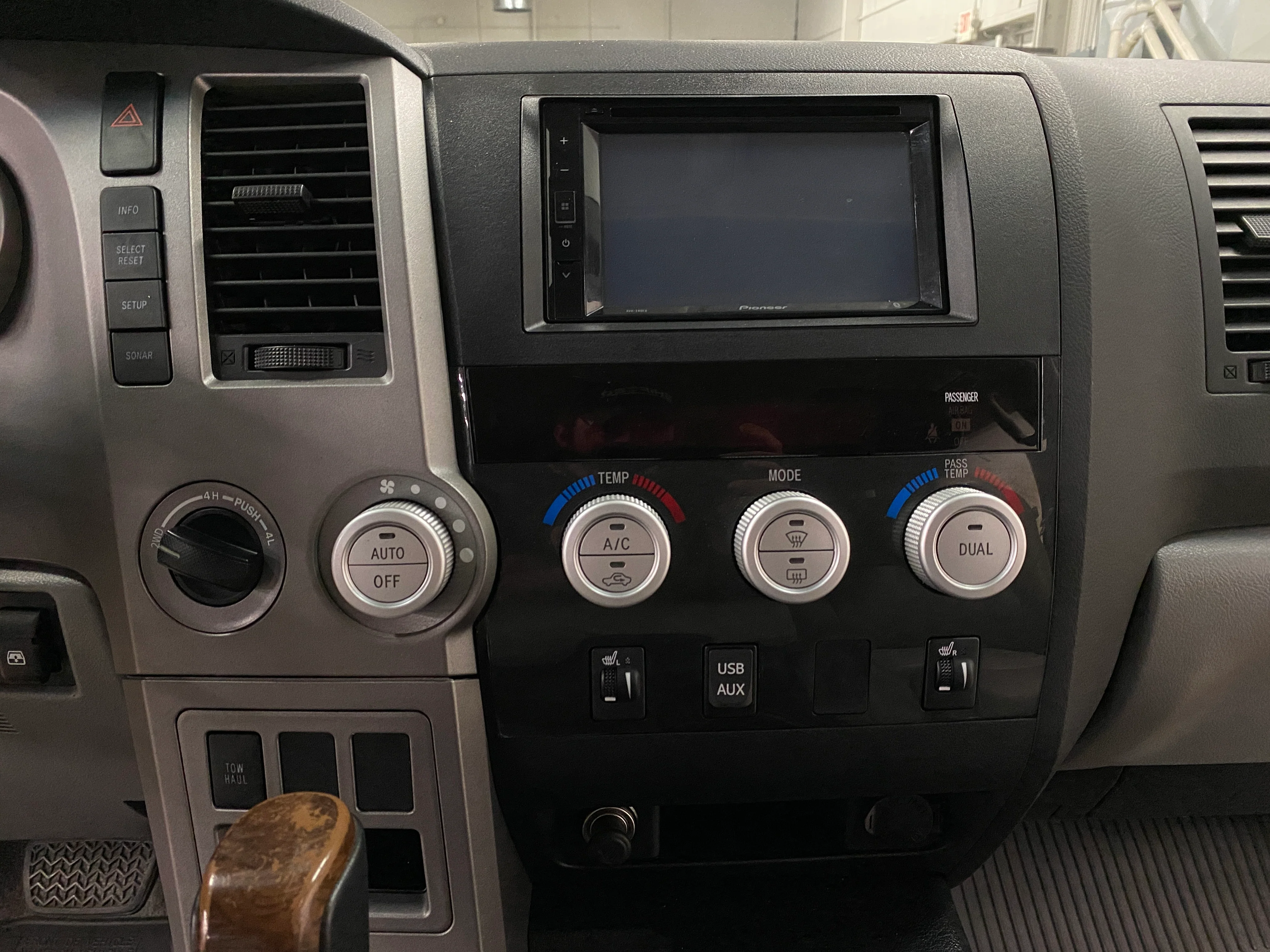 2010 Toyota Tundra Limited Crew Cab 5.7L 4WD - Image 23