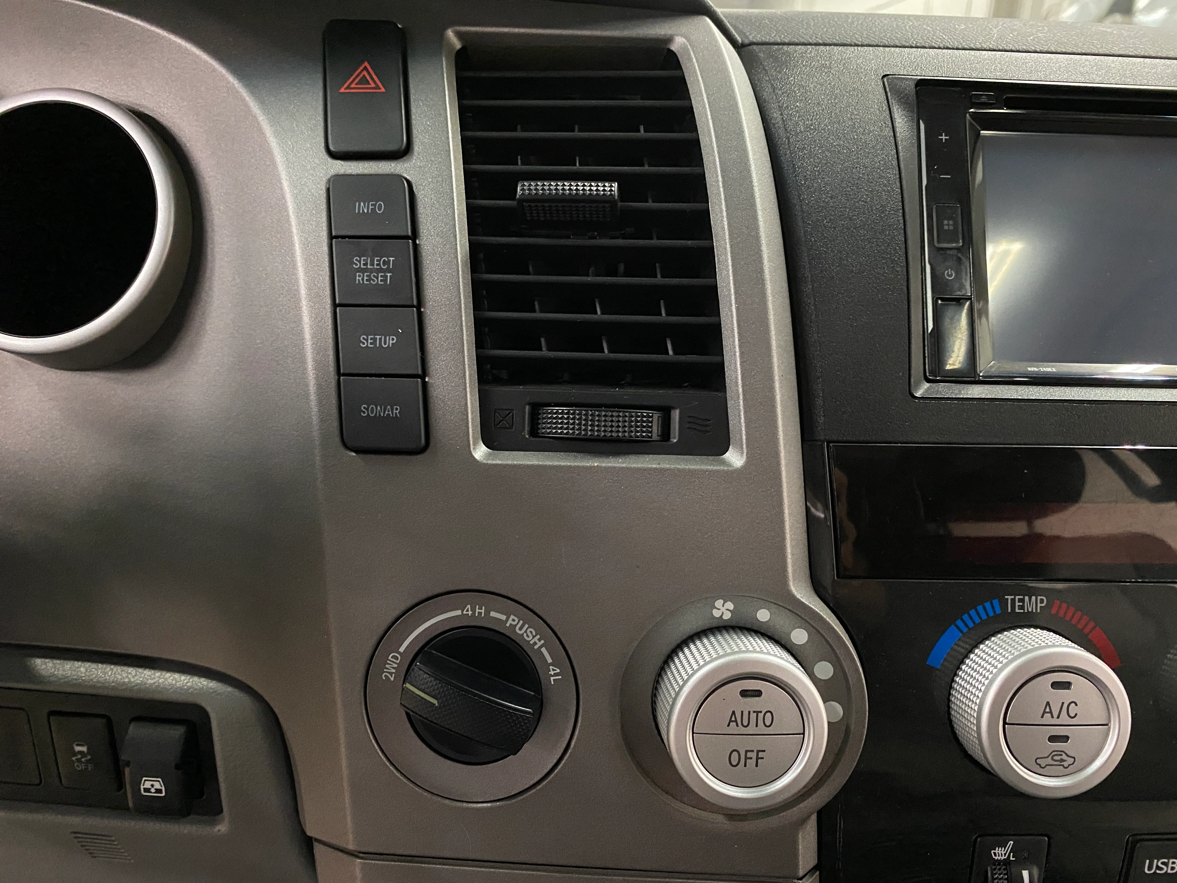 2010 Toyota Tundra Limited Crew Cab 5.7L 4WD - Image 27