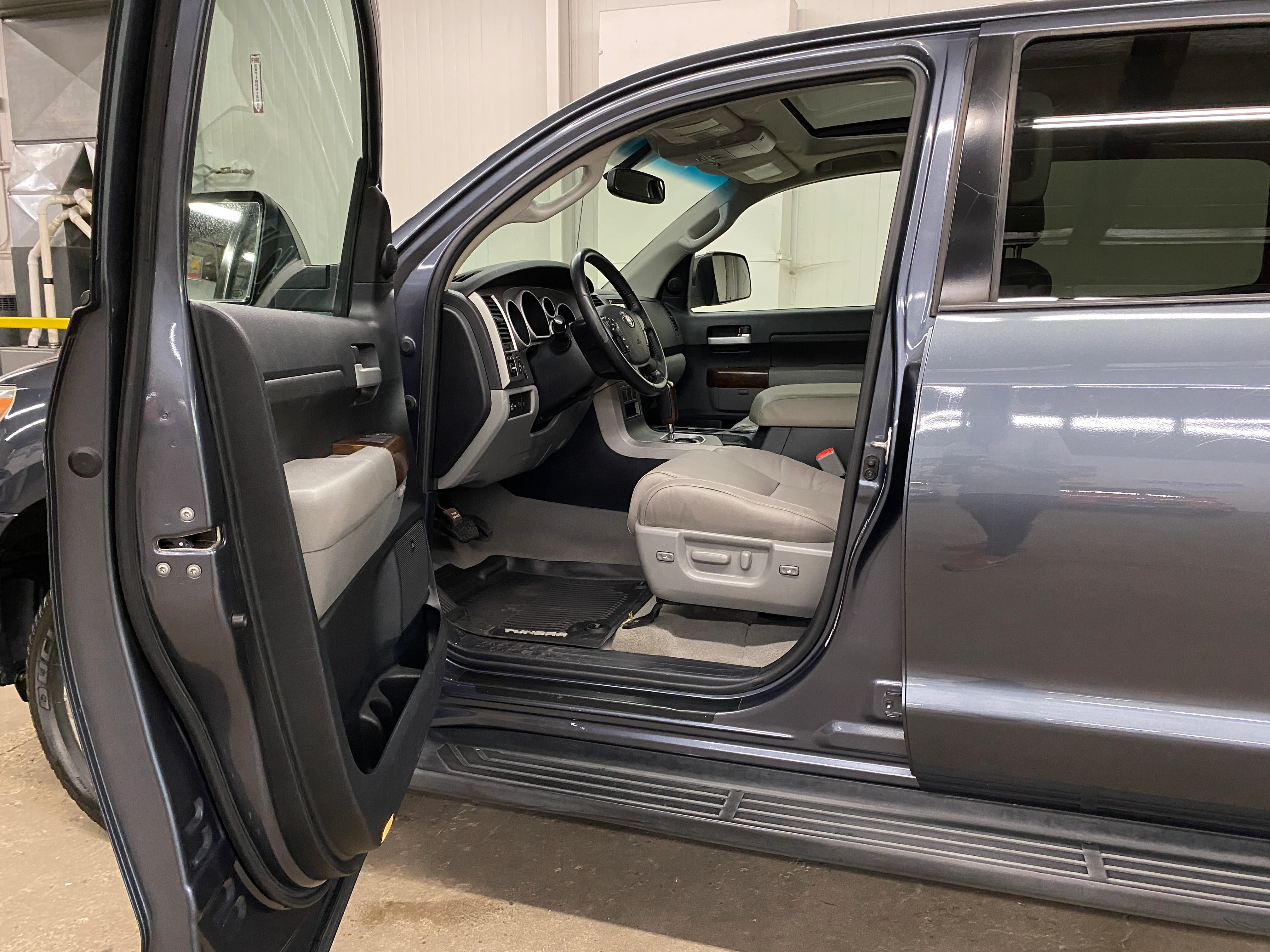 2010 Toyota Tundra Limited Crew Cab 5.7L 4WD - Image 39