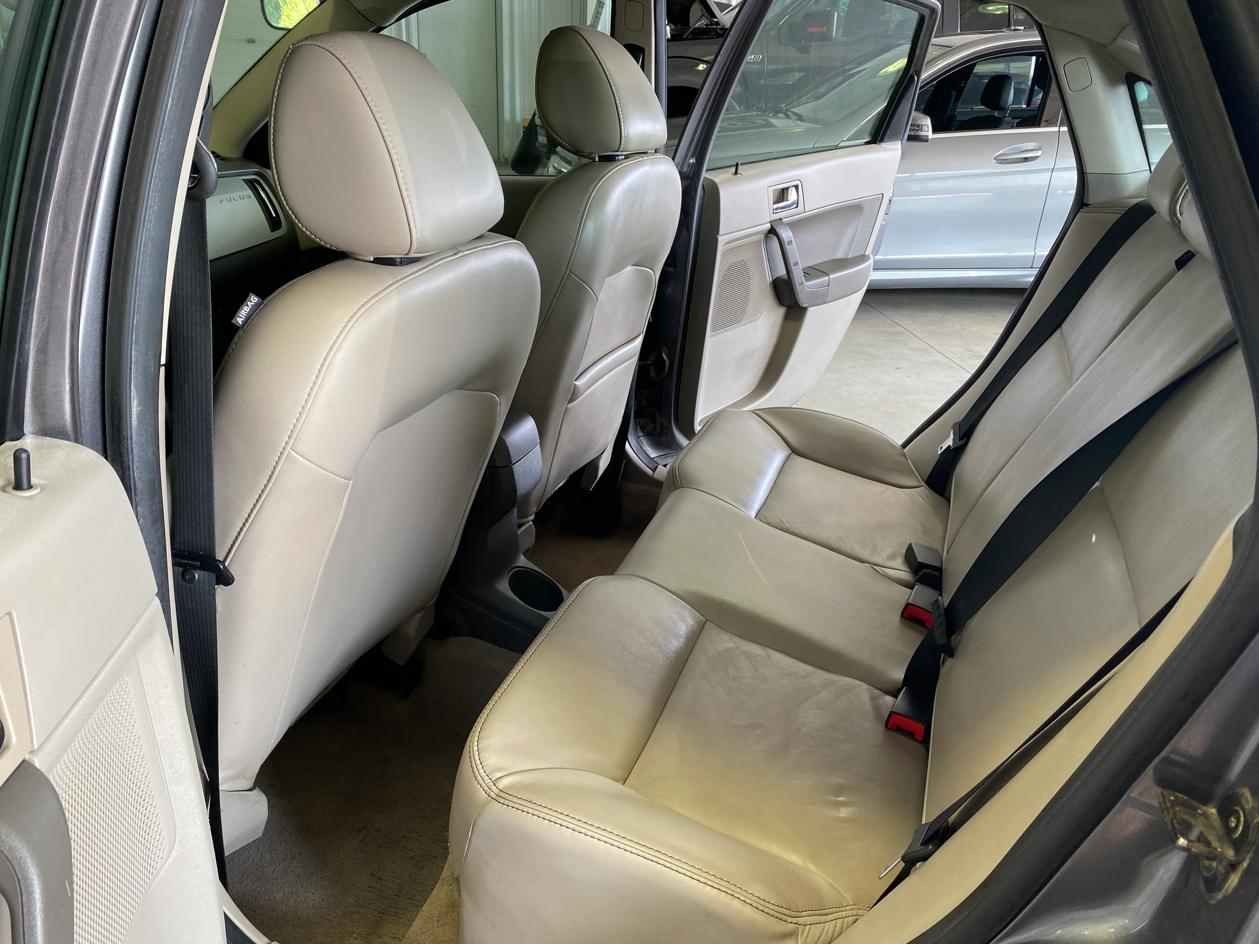 2011 Ford Focus SES Sedan - Image 10