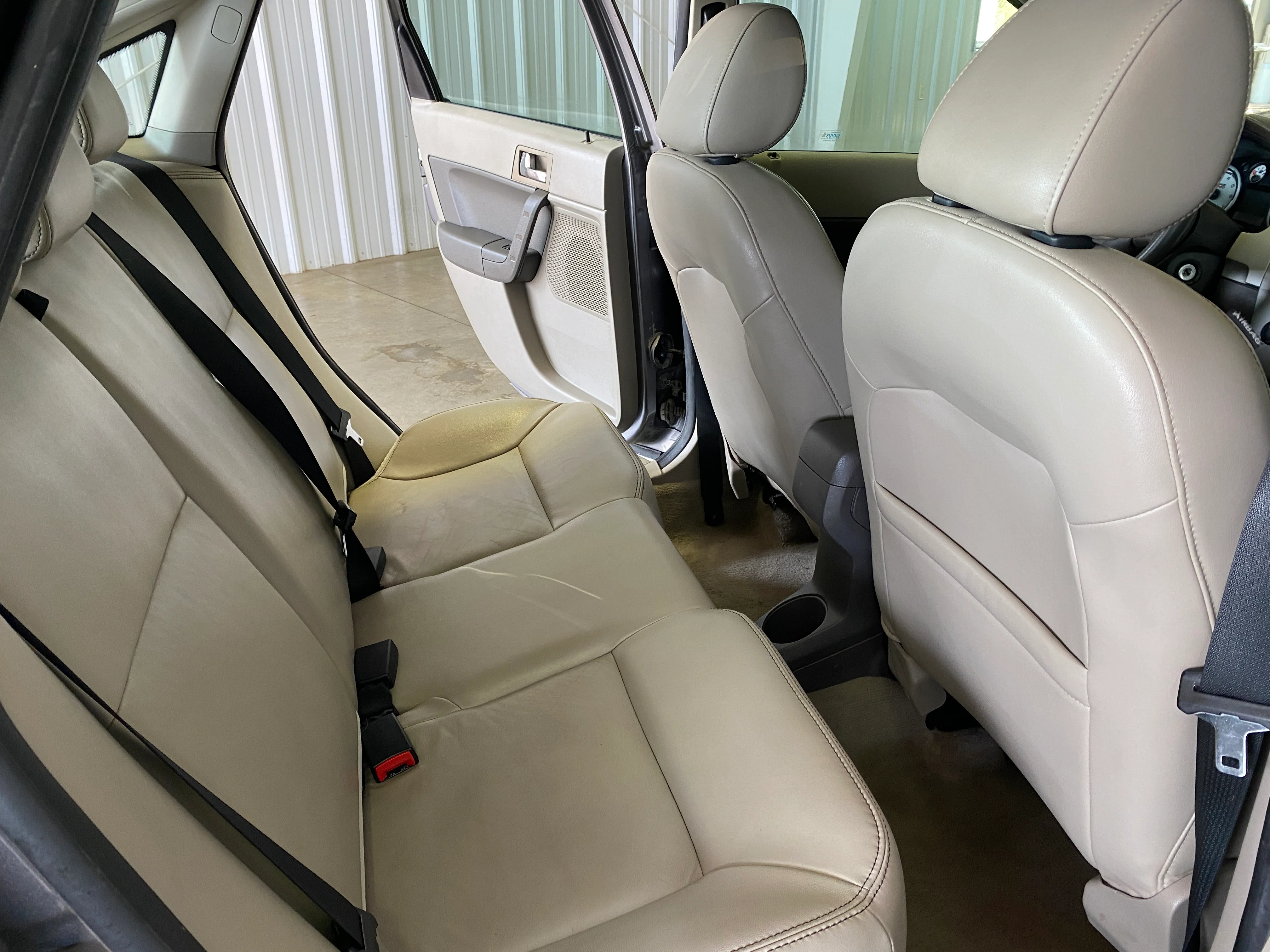 2011 Ford Focus SES Sedan - Image 12