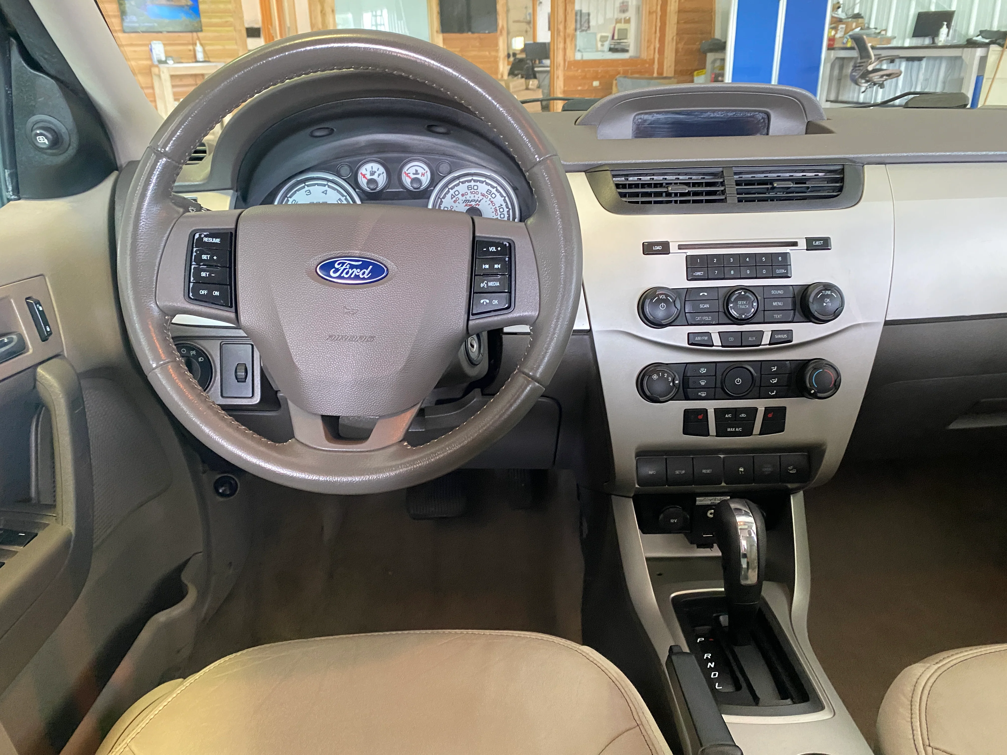 2011 Ford Focus SES Sedan - Image 15