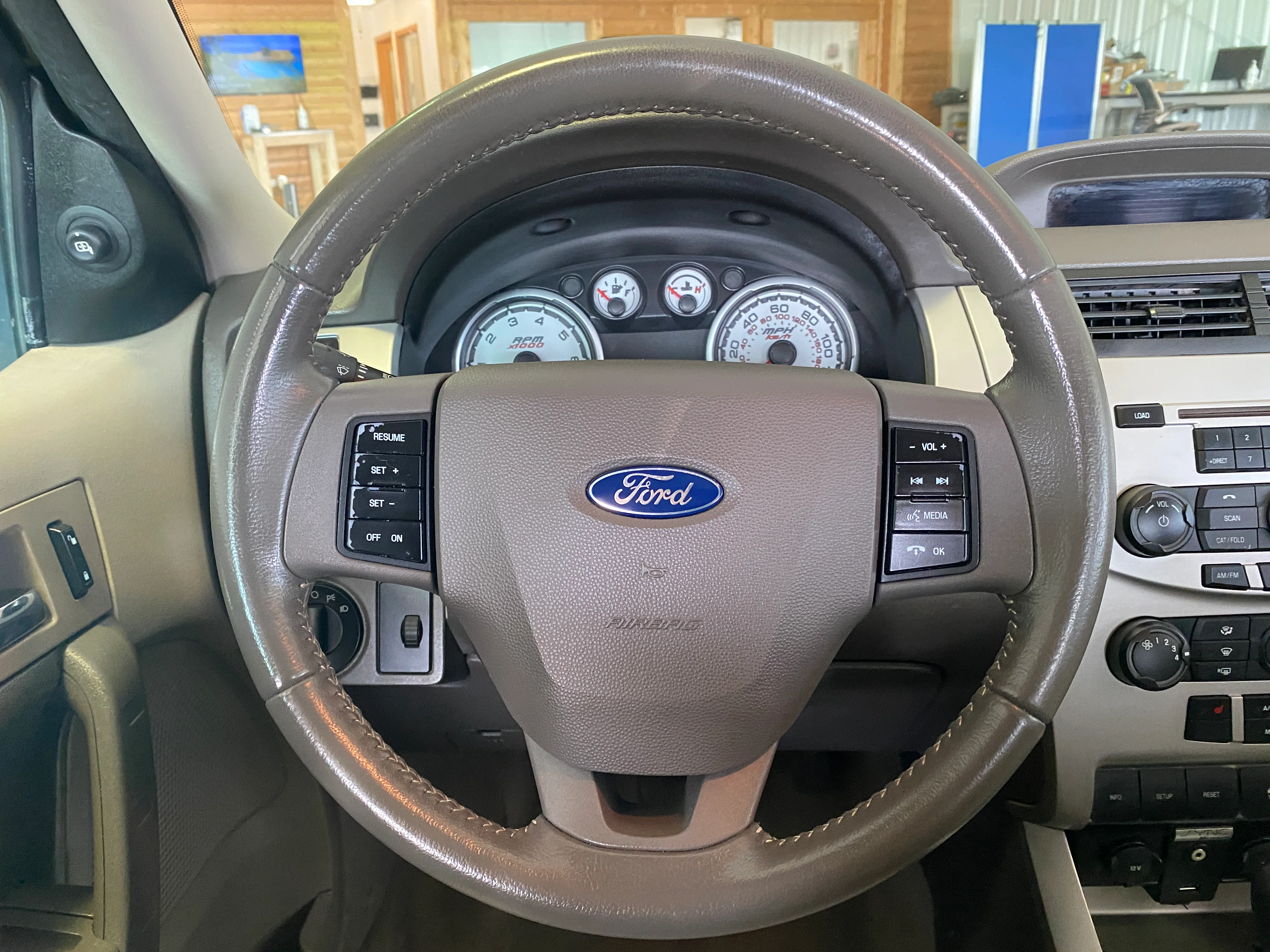 2011 Ford Focus SES Sedan - Image 17