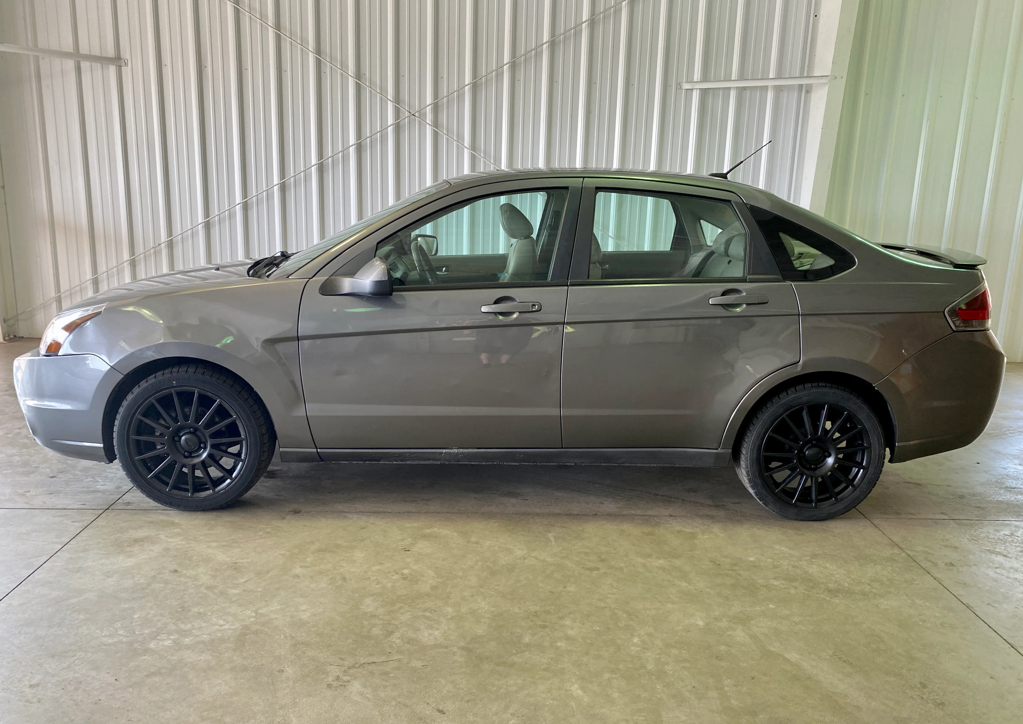 2011 Ford Focus SES Sedan - Image 2