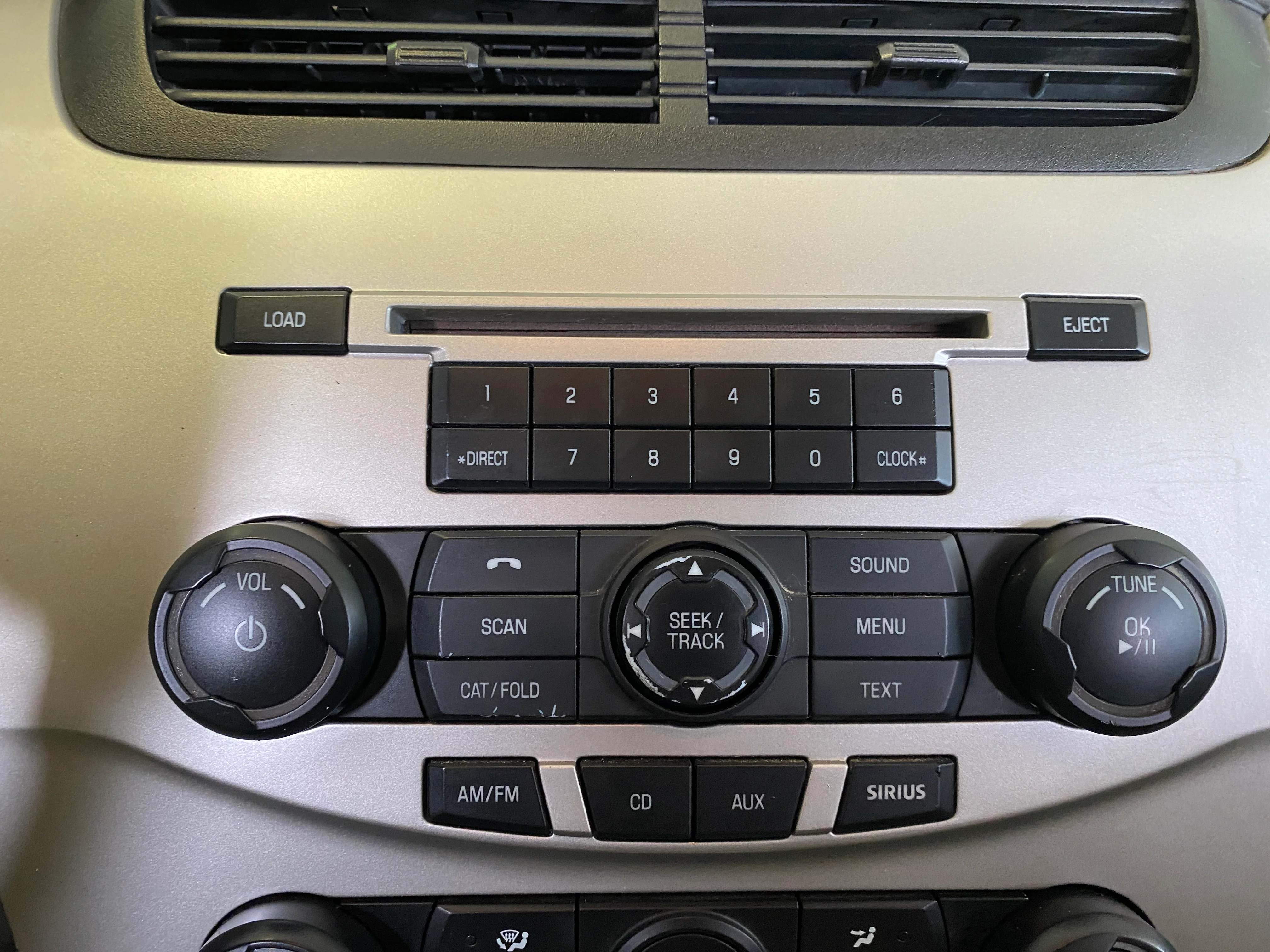 2011 Ford Focus SES Sedan - Image 21