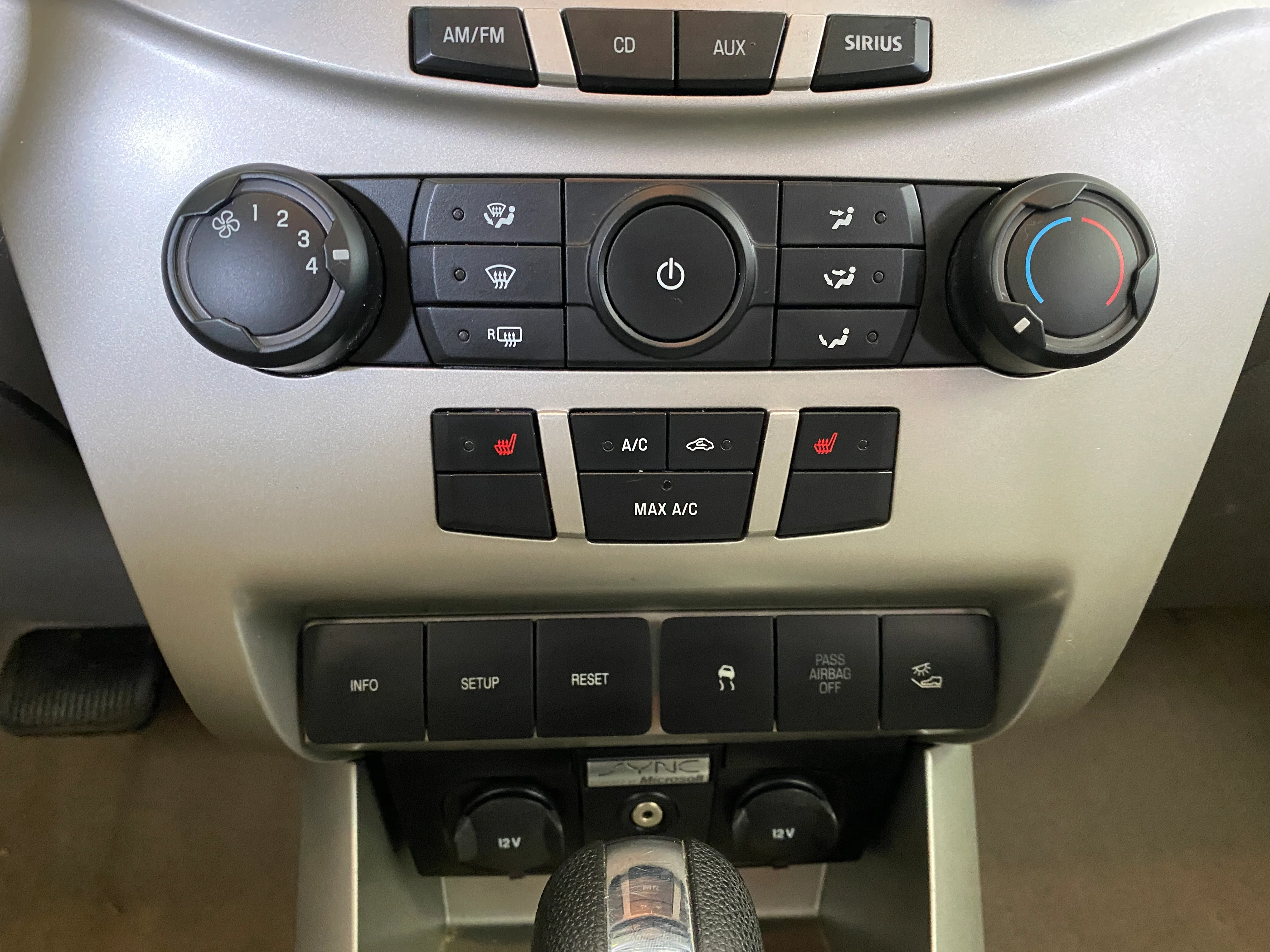 2011 Ford Focus SES Sedan - Image 22